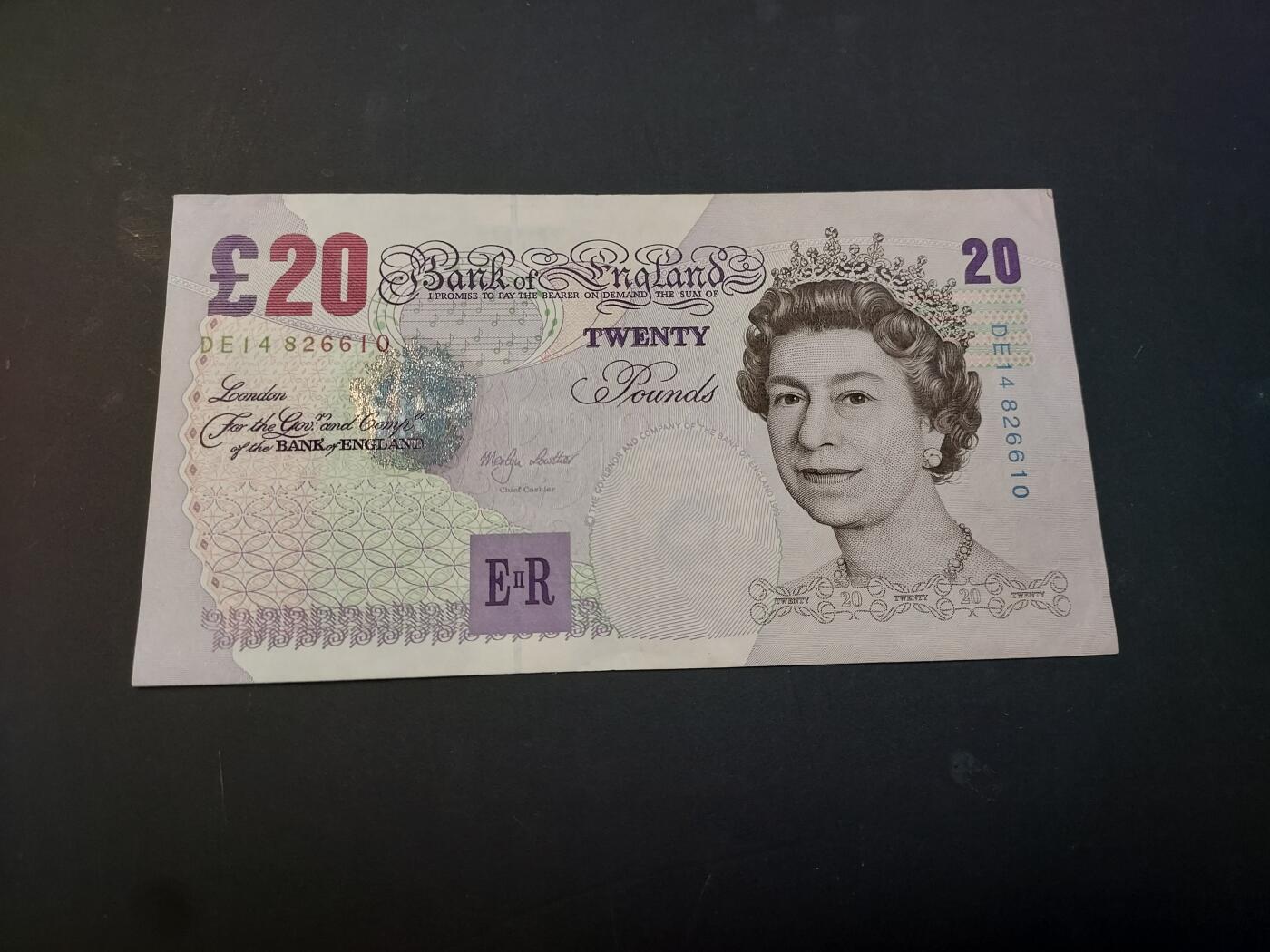 博彦收藏    4月1日 8点 钱币专场 英国女皇20镑 85品左右