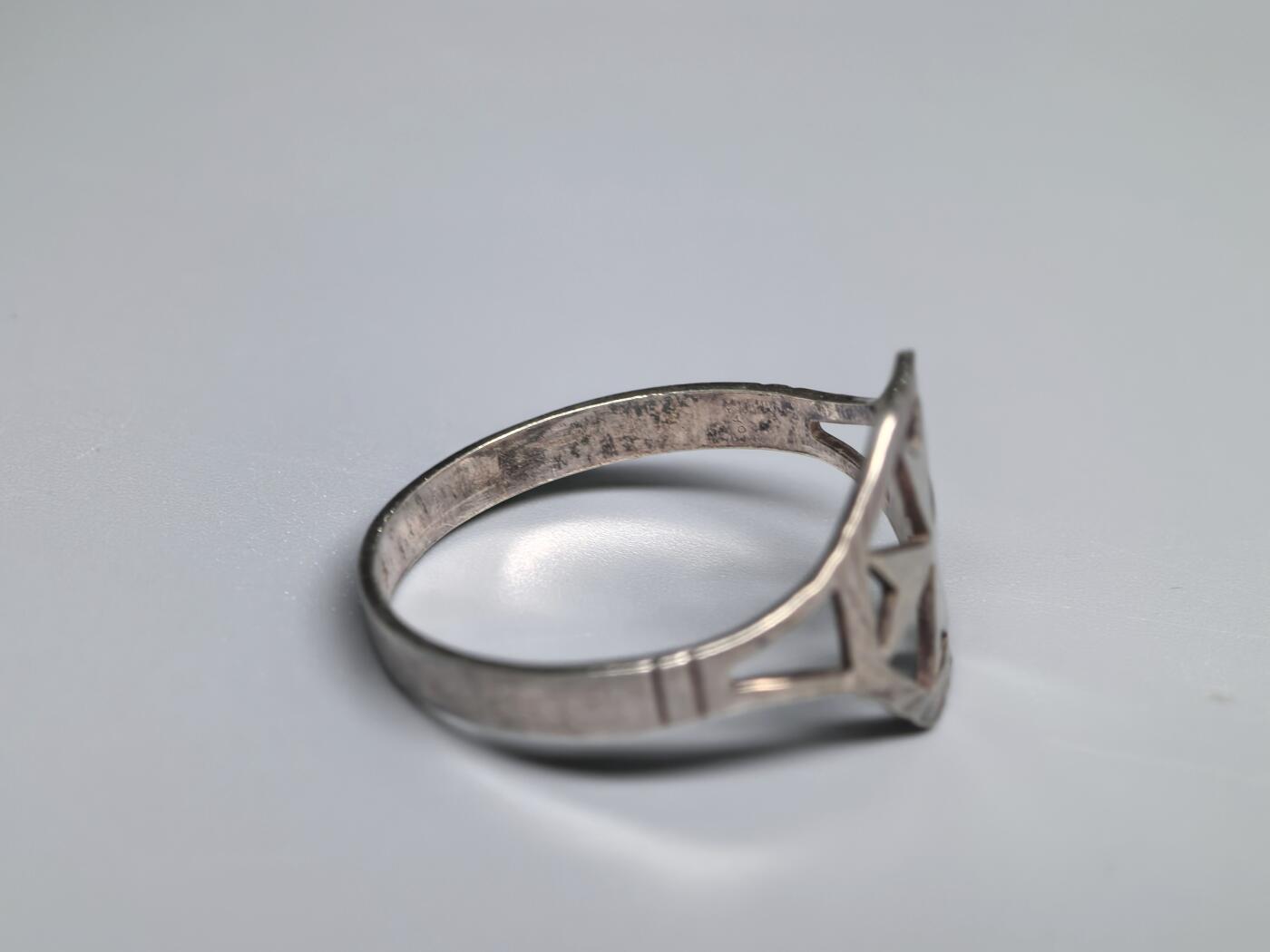 小驴勋章奖章收藏3月28日周六晚六点拍卖（珍爱和平，收藏战争，铭记历史，勿忘国耻，忠党爱国。有偿代拍，送拍规则在简介最后，参拍须阅读规则后再参拍，关系到运费包装发货时效真假辨别等关键信息，拍卖时不再发原图，看大图店主微信码在拍卖店铺介绍里） 马耳他骑士团戒指，内打银标