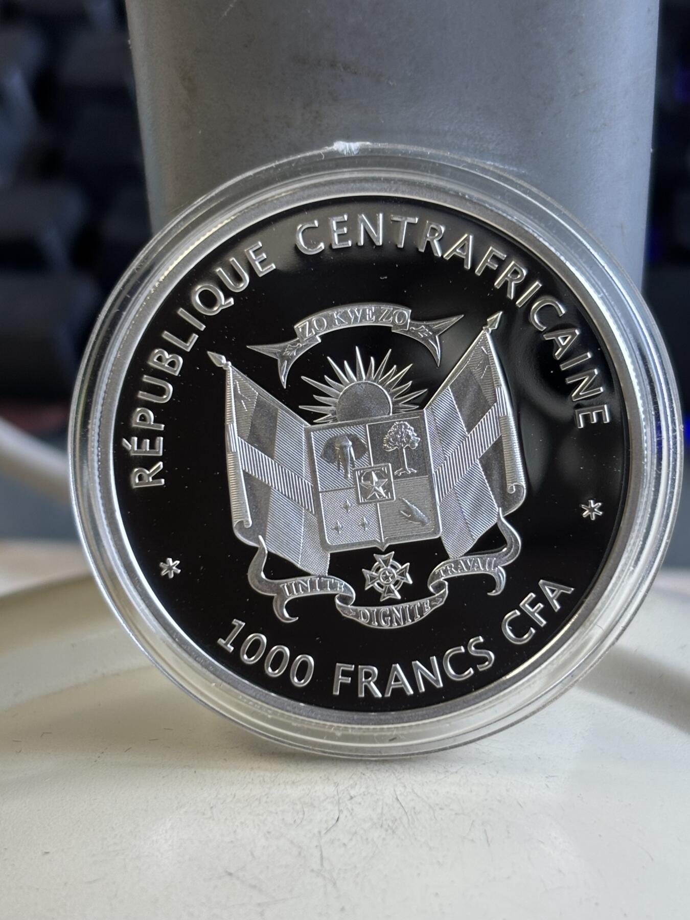 第195期拍卖 中非2013年红疣猴1000法郎彩色精制纪念银币，20克，925银，发行量2013枚