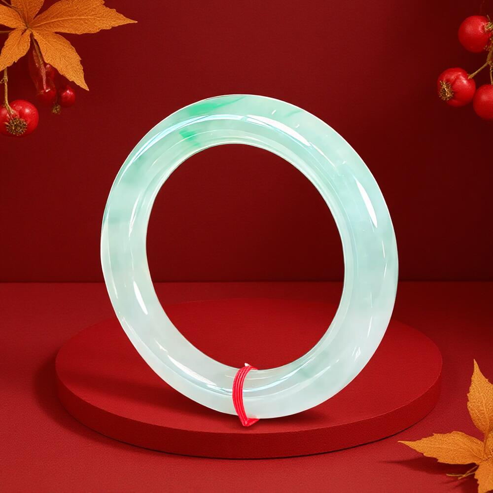 碧月说宝 君子怀瑾·当代和田玉清风专场(六) 冰种翡翠飘绿圆条手镯