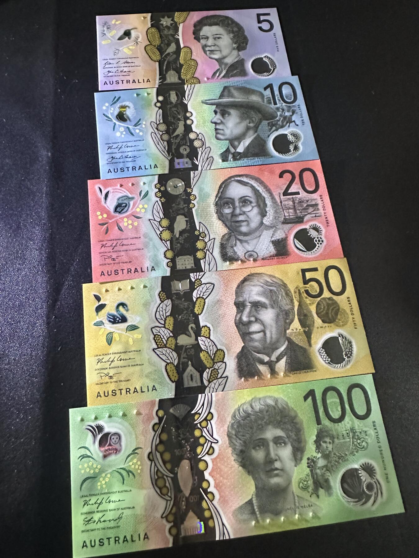 《外钞收藏家》第六百二十一期（精选场）（长期征集拍品、欢迎藏友们联系合作） 澳大利亚最新版5-100澳元 五张一起 全新全新UNC