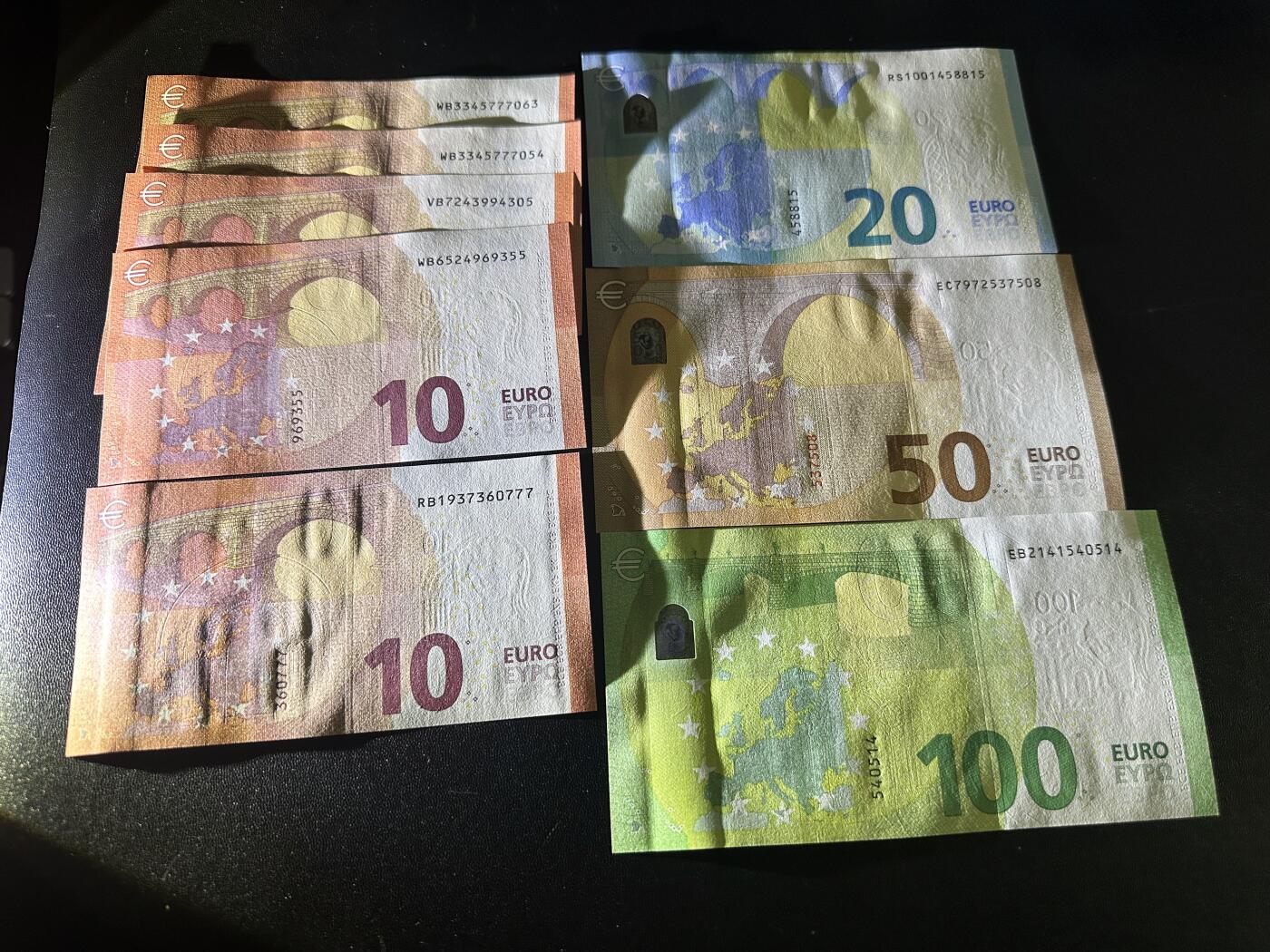 《外钞收藏家》第六百二十一期（精选场）（长期征集拍品、欢迎藏友们联系合作） 四签10、20、50、100欧元（10欧元有5张 其中1张豹子号777）一起 全新