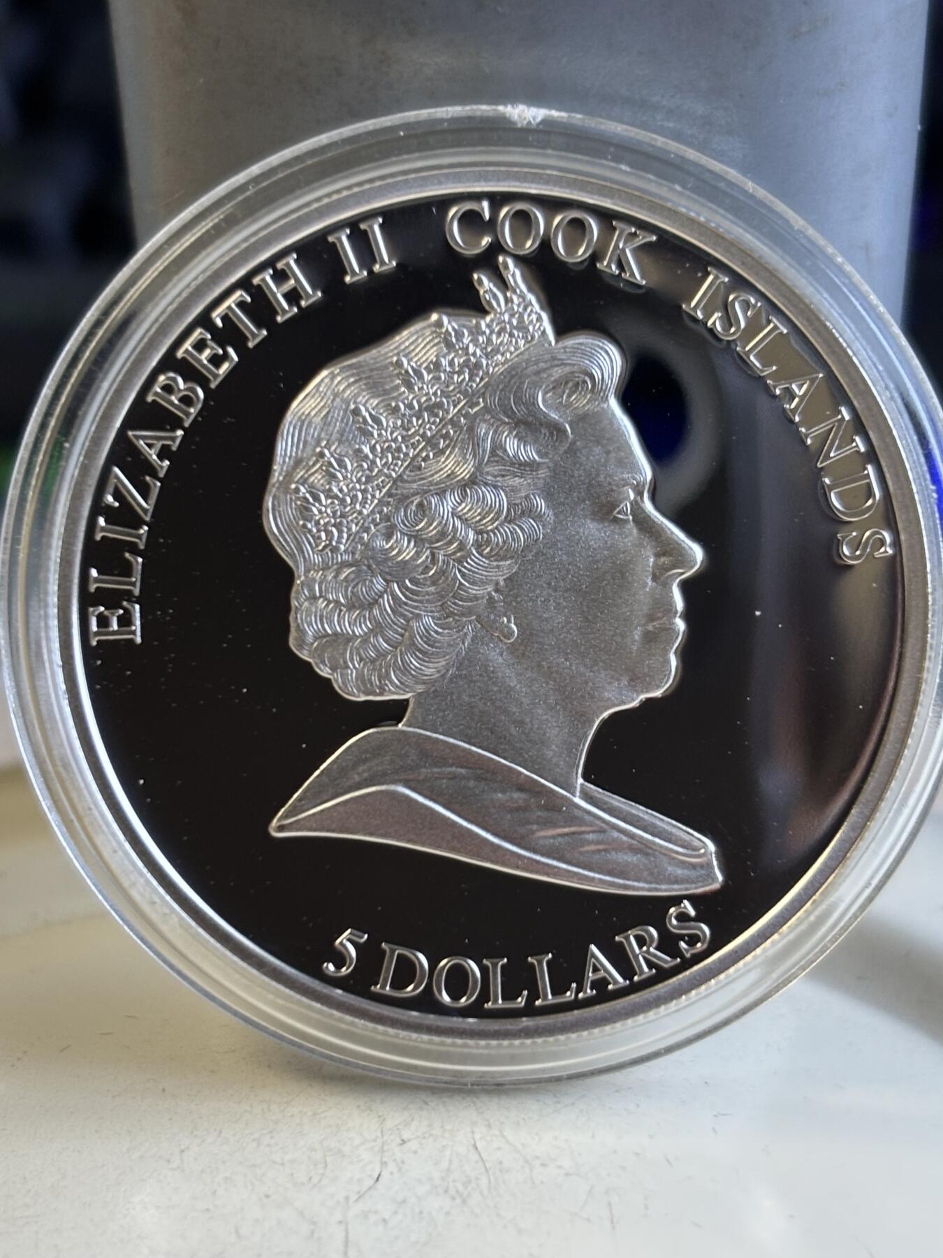 第195期拍卖 库克2011年好莱坞明星第二组伊丽莎白·泰勒精制彩色纪念银币，25克，925银，发行量2500枚