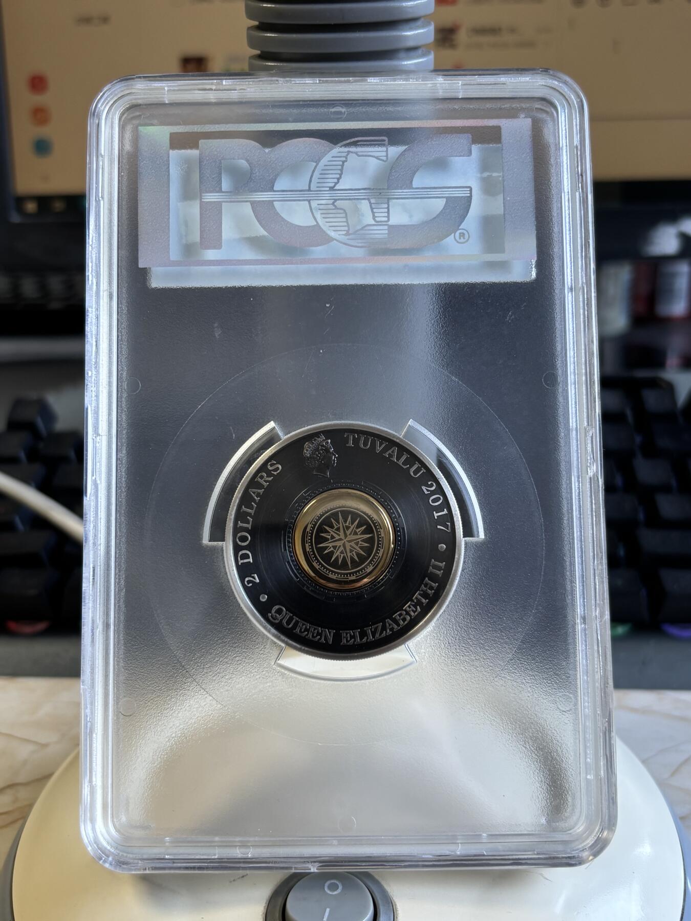 第194期拍卖 图瓦卢2017年镶实体指南针2盎司银币PCGS-PR69,999银，发行2500枚