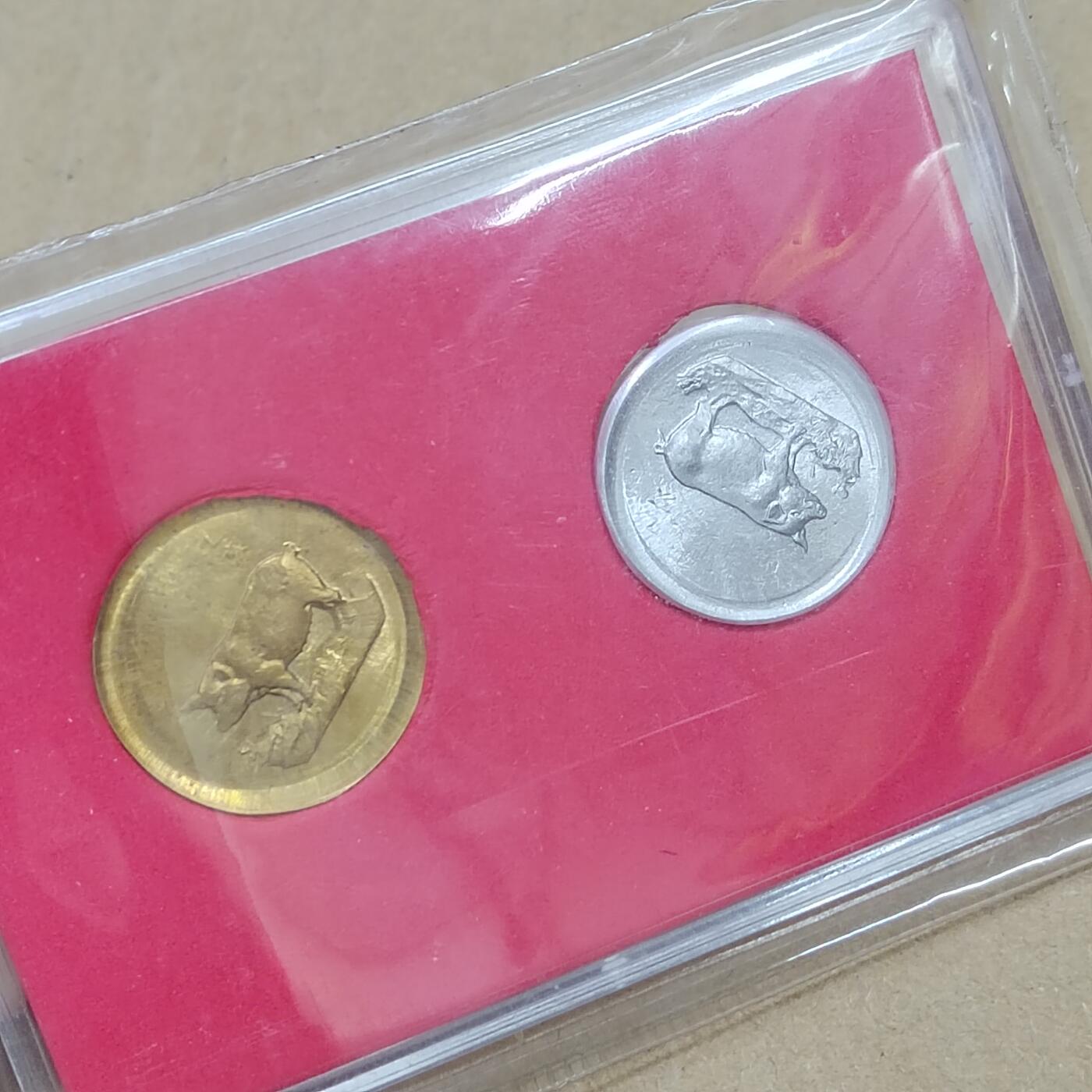 PCAI钱币  27-789  钱币证章邮票小专场 辽银生肖纪念章，试机章一对