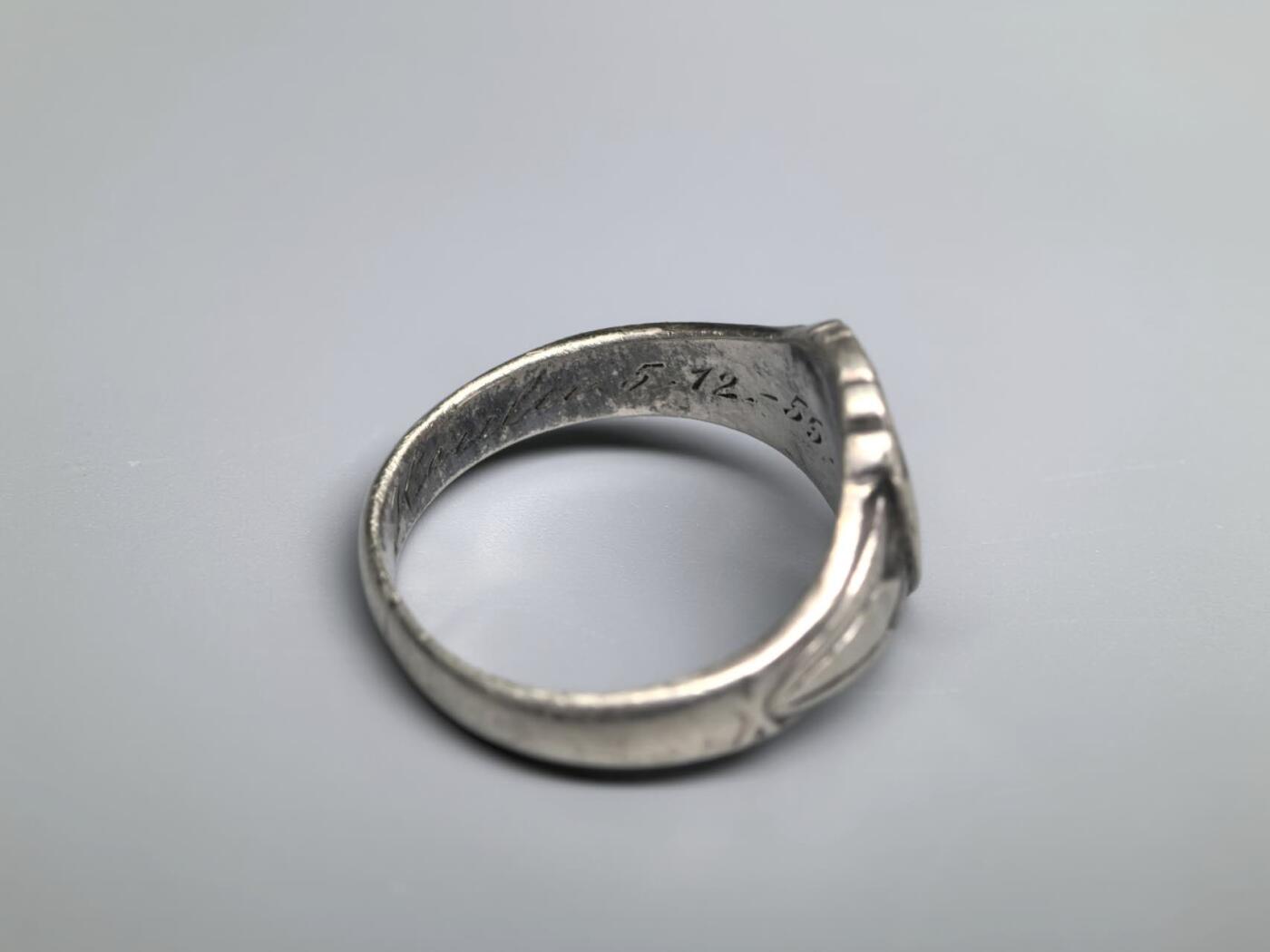 小驴勋章奖章收藏3月28日周六晚六点拍卖（珍爱和平，收藏战争，铭记历史，勿忘国耻，忠党爱国。有偿代拍，送拍规则在简介最后，参拍须阅读规则后再参拍，关系到运费包装发货时效真假辨别等关键信息，拍卖时不再发原图，看大图店主微信码在拍卖店铺介绍里）