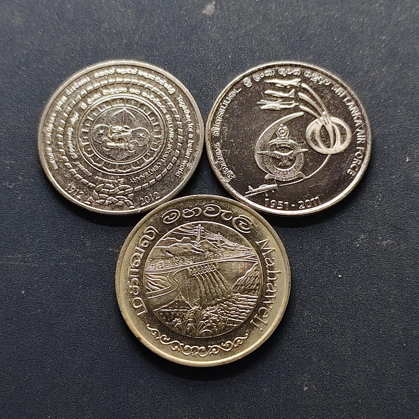 【全场包邮】纯粹捡漏拍514场 斯里兰卡1981-2012年2卢比纪念币3枚一组-含1981年马哈威利计划+童子军100周年+空军60周年