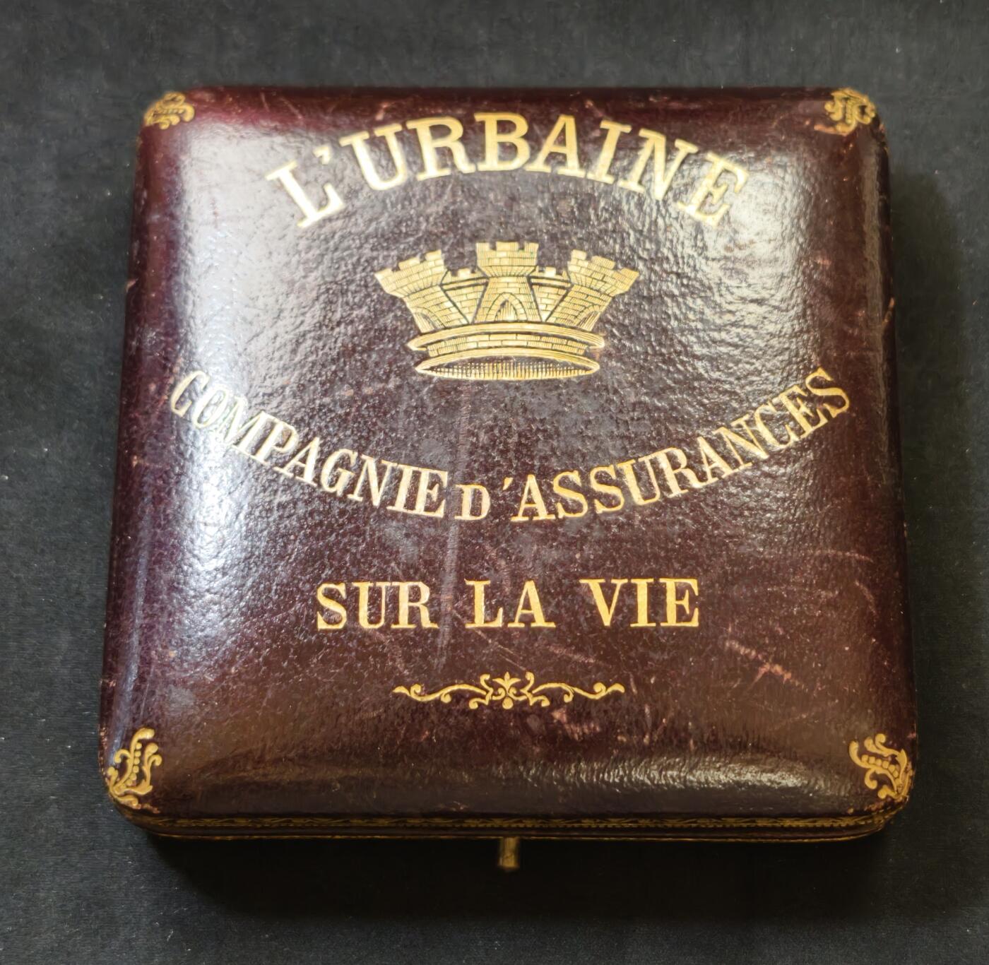 “方寸甄品”甄品场，甄臻铺-世界币章拍卖（第57期，直播拍卖），送拍享返佣金等优惠多多 法国L'Urbaine城市人寿保险公司鎏金银章，由H. Dubois大师制作，正面刻有城堡和橄榄枝图案，背面环绕月桂花环，中心刻有