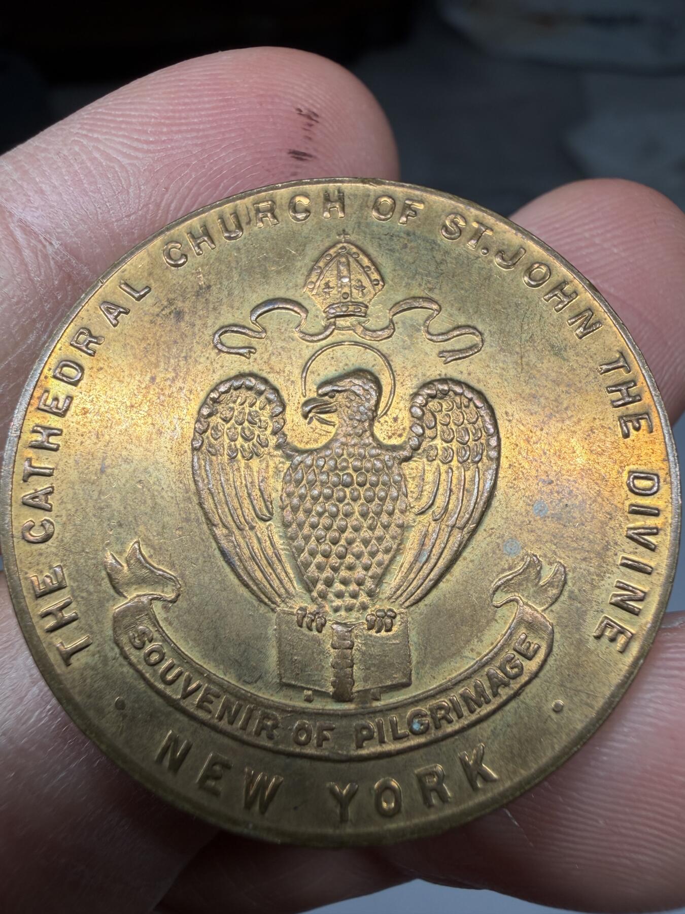 2026年集古藏今外币拍卖第三期-第9场—（总第319拍），可以寄存60天，满160元包邮。 美国纽约圣约翰神明大教堂黄铜朝圣纪念章，直径32毫米