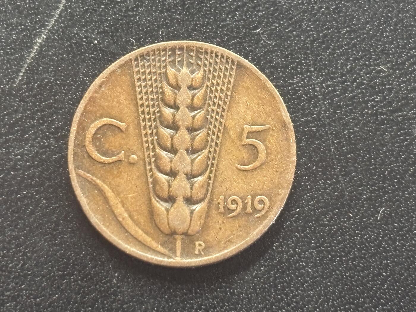 邮泉阁邮票限时拍卖第四十四场 （邮票在国外，请付邮费6元） 意大利维克托·伊曼纽尔三世国王1919年5分