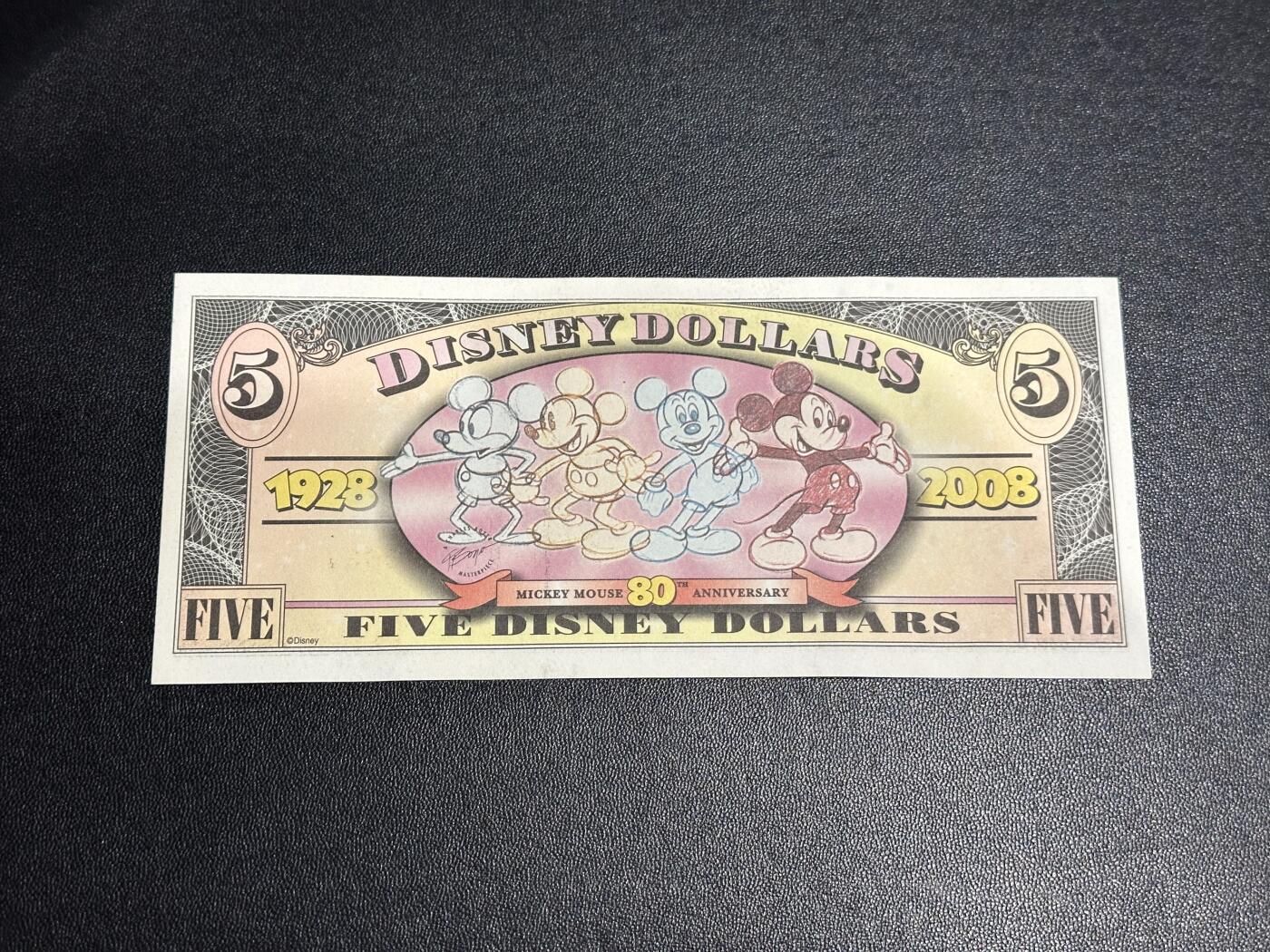 《外钞收藏家》第六百二十一期（精选场）（长期征集拍品、欢迎藏友们联系合作） 美国迪斯尼公园纪念钞 1元5张评级+5元1张全新裸币一起 