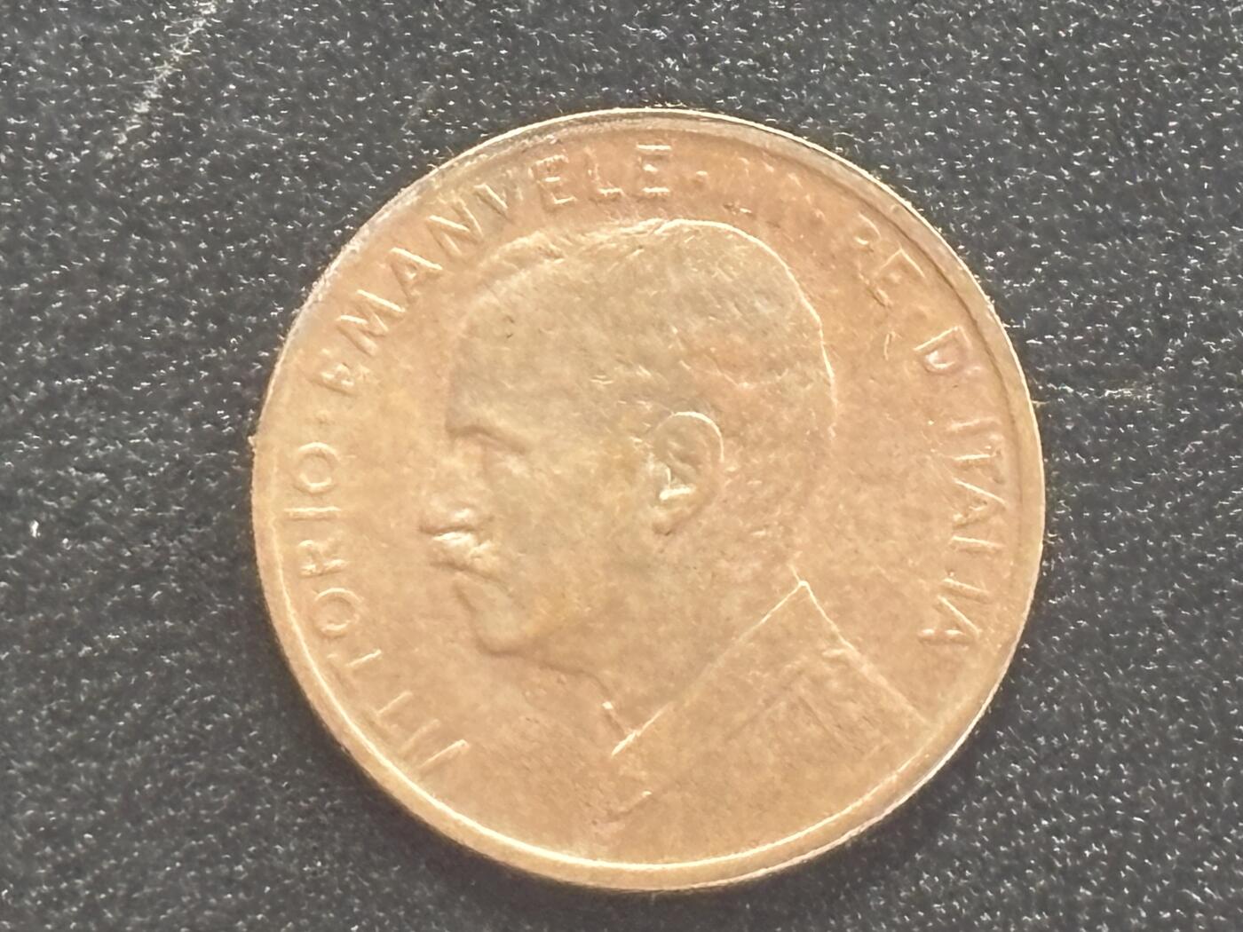 邮泉阁邮票限时拍卖第四十四场 （邮票在国外，请付邮费6元） 意大利维克托·伊曼纽尔三世国王1913年1分