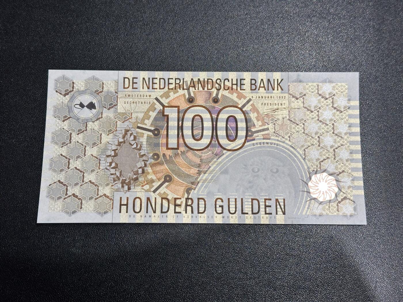 《外钞收藏家》第六百二十一期（精选场）（长期征集拍品、欢迎藏友们联系合作） 1992年荷兰齿轮版100盾 全新UNC