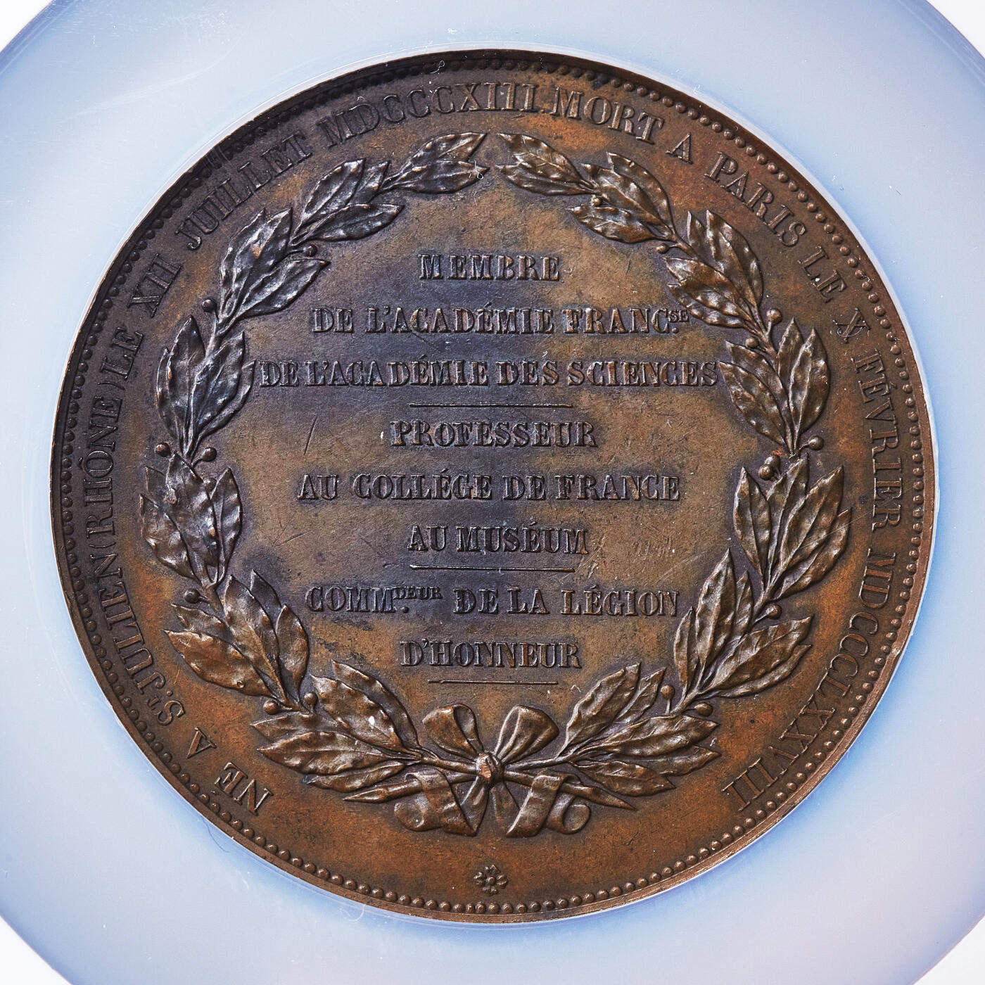 【俄甄集藏】2026年(050)04-01星期三 晚 19:30 全场包邮 法国1879年纪念现代生理学奠基人克劳德·贝尔纳德逝世大铜章，NGC MS62，高浮雕，巧克力包浆，雕刻家阿基勒·博雷尔作品，稀少烟斗铭，直径：68mm，重136.2克