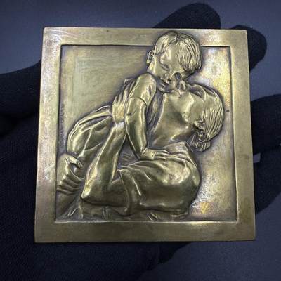 「木头集藏」“春启藏心”——章牌精品专场 - Dropsy～法国“母爱”主题大尺寸单面铜章，尺寸：85 × 85 mm，225.7 g，高浮雕刻画，大尺寸少见。