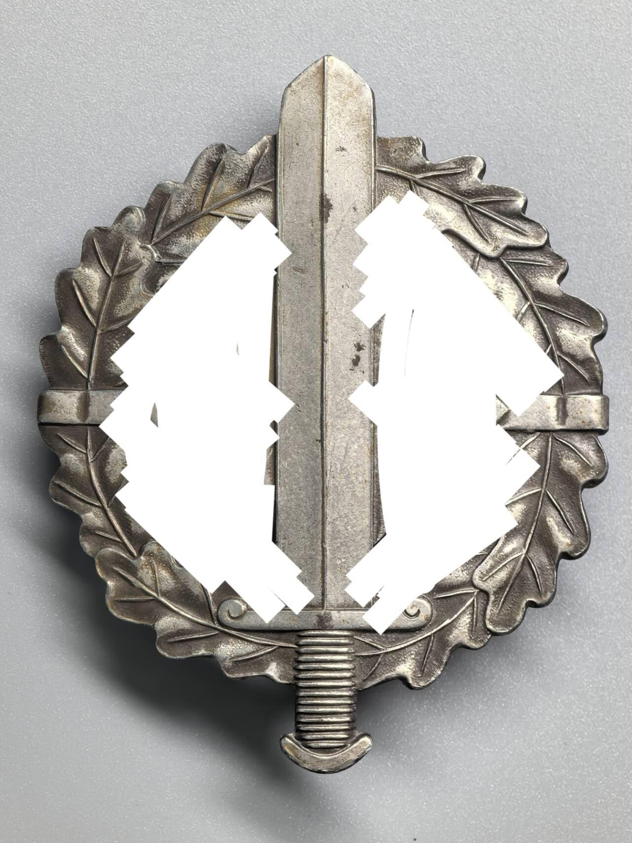 小驴勋章奖章收藏3月28日周六晚六点拍卖（珍爱和平，收藏战争，铭记历史，勿忘国耻，忠党爱国。有偿代拍，送拍规则在简介最后，参拍须阅读规则后再参拍，关系到运费包装发货时效真假辨别等关键信息，拍卖时不再发原图，看大图店主微信码在拍卖店铺介绍里） 得三SA银级体能奖章，背打KARL HENSLER, PFORZHEIM厂标（RZM M1/6厂），磁性金属镀铜章体铜质别杆组合镀银，好品，比铜级少见太多了