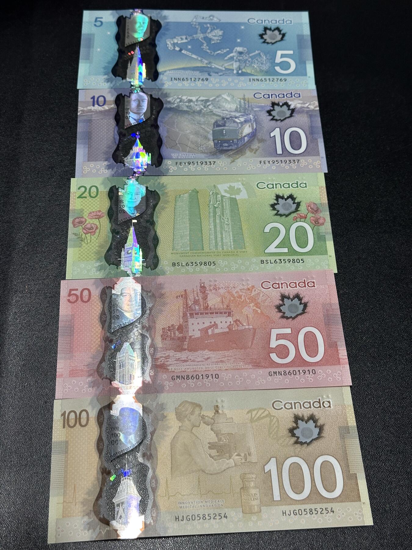 《外钞收藏家》第六百二十一期（精选场）（长期征集拍品、欢迎藏友们联系合作） 加拿大塑料钞50-100加元 五张一起 全新UNC 尾769