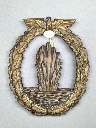 小驴勋章奖章收藏3月28日周六晚六点拍卖（珍爱和平，收藏战争，铭记历史，勿忘国耻，忠党爱国。有偿代拍，送拍规则在简介最后，参拍须阅读规则后再参拍，关系到运费包装发货时效真假辨别等关键信息，拍卖时不再发原图，看大图店主微信码在拍卖店铺介绍里） - 得三海军扫雷奖章，铜合金镀金，钩损