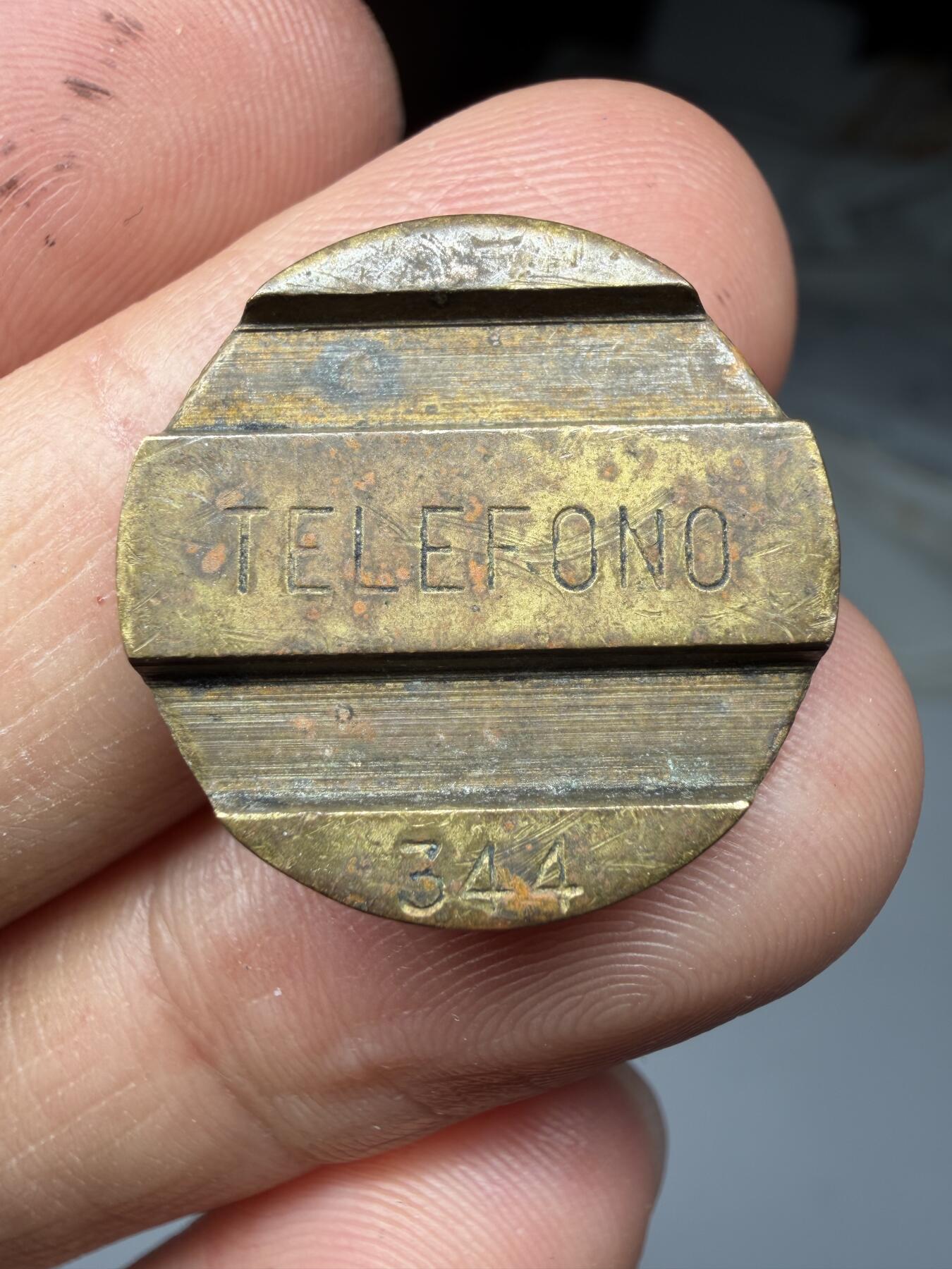 2026年集古藏今外币拍卖第三期-第9场—（总第319拍），可以寄存60天，满160元包邮。 早期电话代币，直径20.5毫米