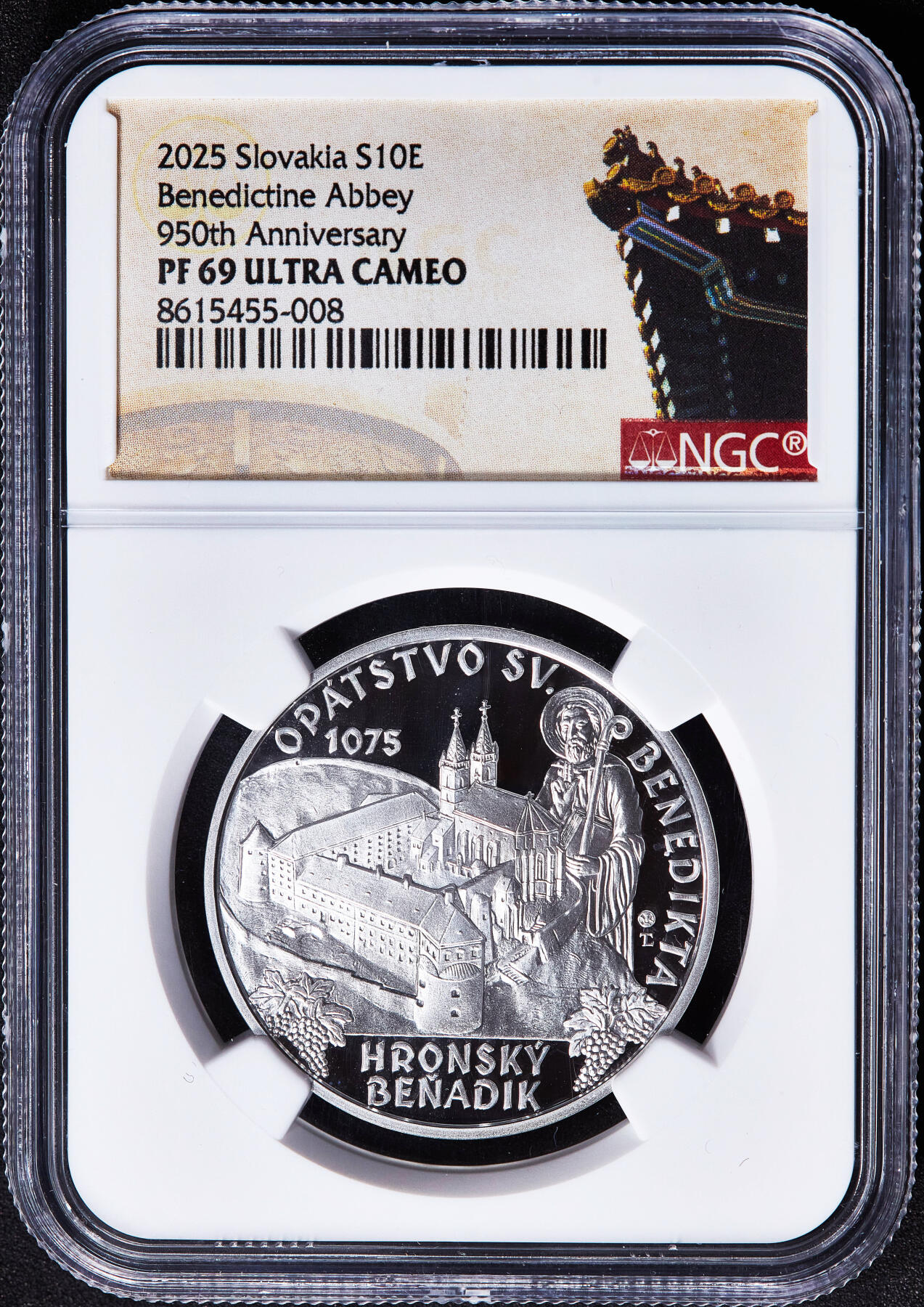【俄甄集藏】2026年(050)04-01星期三 晚 19:30 全场包邮 斯洛伐克2025年纪念贝纳迪克修道院建成950周年10欧元精制银币，NGC PF69UC，特殊标签，重量18克，900银，发行量：10700枚