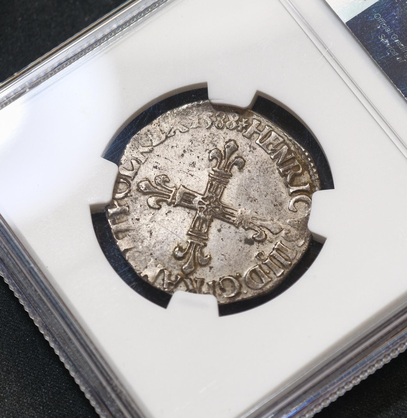 “方寸甄品”甄品场，甄臻铺-世界币章拍卖（第57期，直播拍卖），送拍享返佣金等优惠多多 NGC-AUD 中世纪法国亨利三世1/4埃居，瓦卢瓦王朝最后一位国王，宗教战争时期，NGC中世纪特殊标签，虽判定清洗，但是正反图案打制非常清晰，此品种本身很少见且多弱打，这枚状态很难得