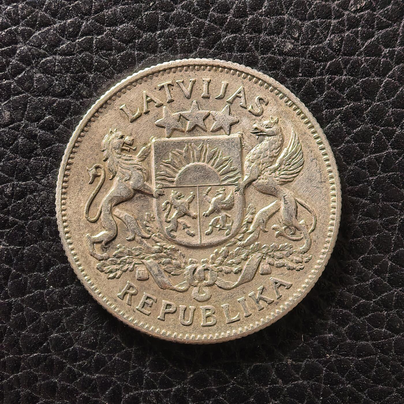 道一币馆币章第一百七十二场 拉脱维亚1925年盾徽2拉特银币 10g 835s