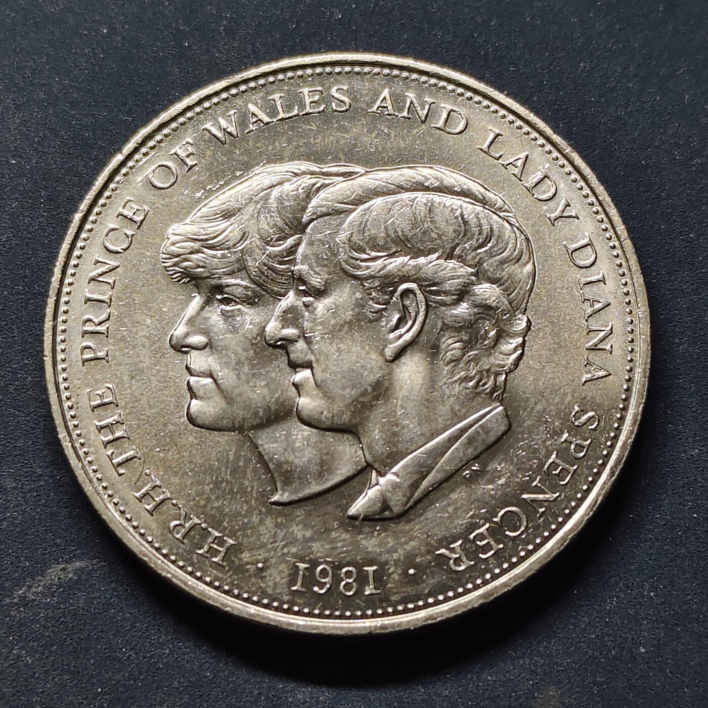 【全场包邮】纯粹捡漏拍514场 英国1981年1克朗查尔斯和戴安娜世纪婚礼克朗型纪念币