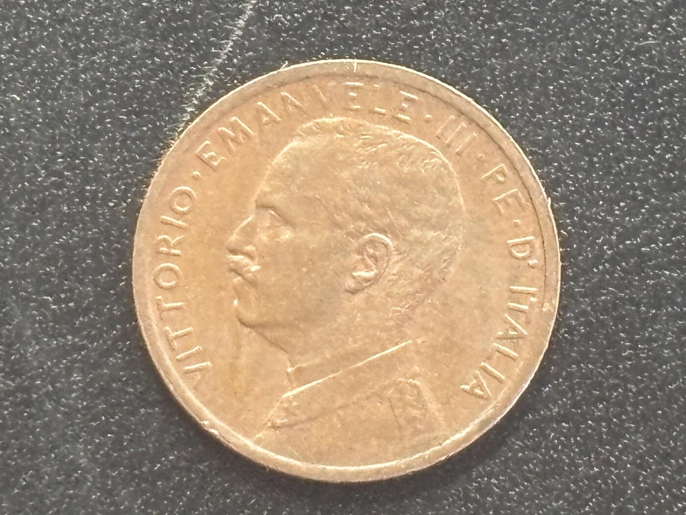 邮泉阁邮票限时拍卖第四十四场 （邮票在国外，请付邮费6元） 意大利维克托·伊曼纽尔三世国王1909年1分