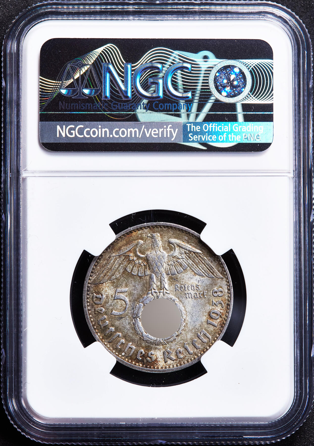 【俄甄集藏】2026年(050)04-01星期三 晚 19:30 全场包邮 德国第三帝国1938年J版兴登堡党徽5马克银币，NGC MS64，黄油五彩包浆，转光，原图联系客服或官网查询