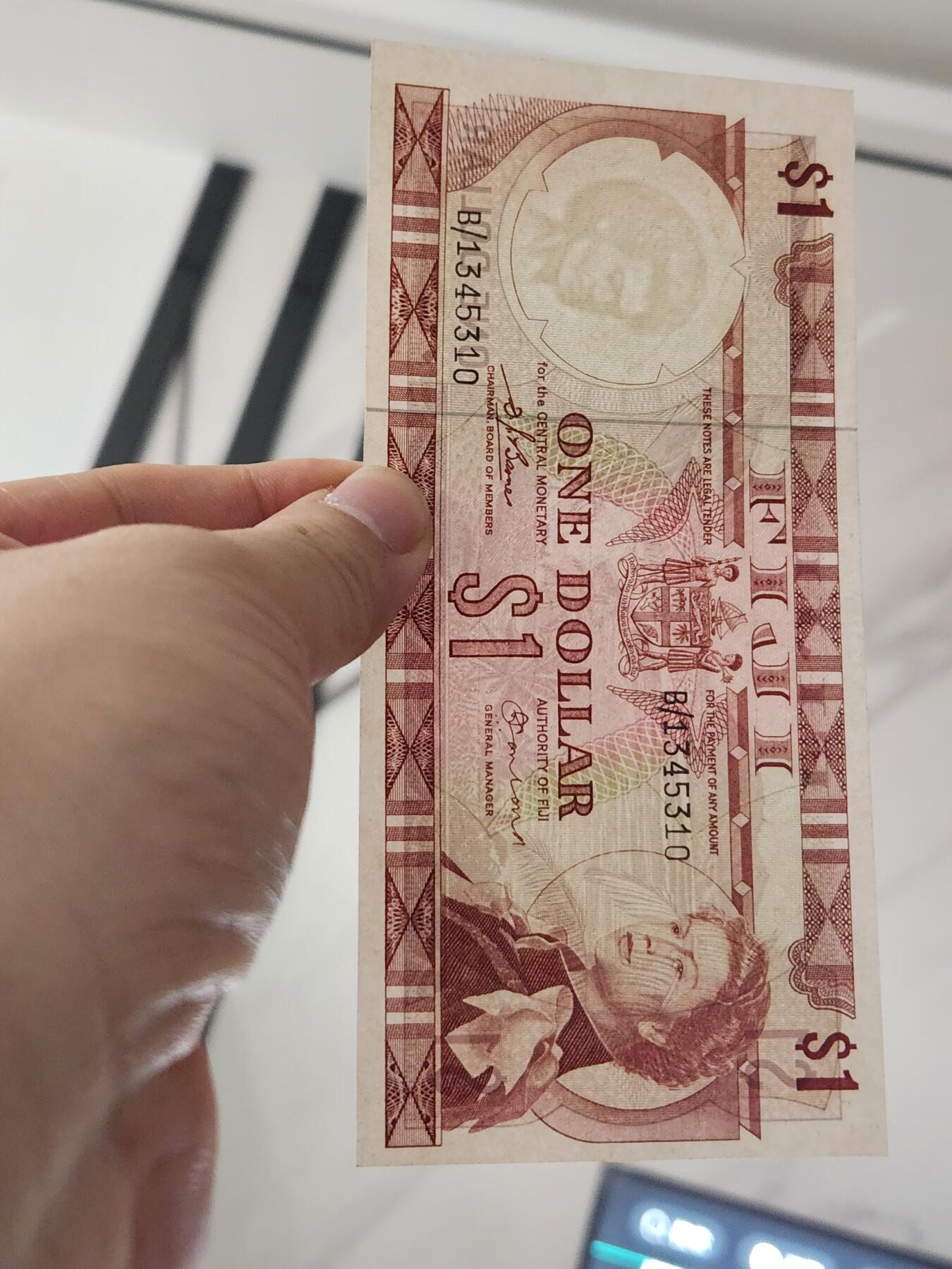 3月27号晚上8点 外国纸币自动截拍第46场 B/1 斐济1元 极美品