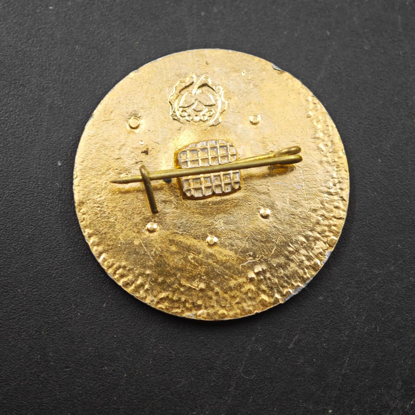 3月28日结束，精品成斌徽章钱币专场（明天继续更新） 波尔塔瓦石油天然气地质联合纪念章