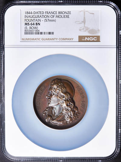 【俄甄集藏】2026年(050)04-01星期三 晚 19:30 全场包邮 - 法国1844年纪念戏剧作家莫里哀雕像喷泉建成大铜章，NGC MS64，高浮雕，巧克力包浆，雕刻家卡克作品，直径57mm，原铸船首铭