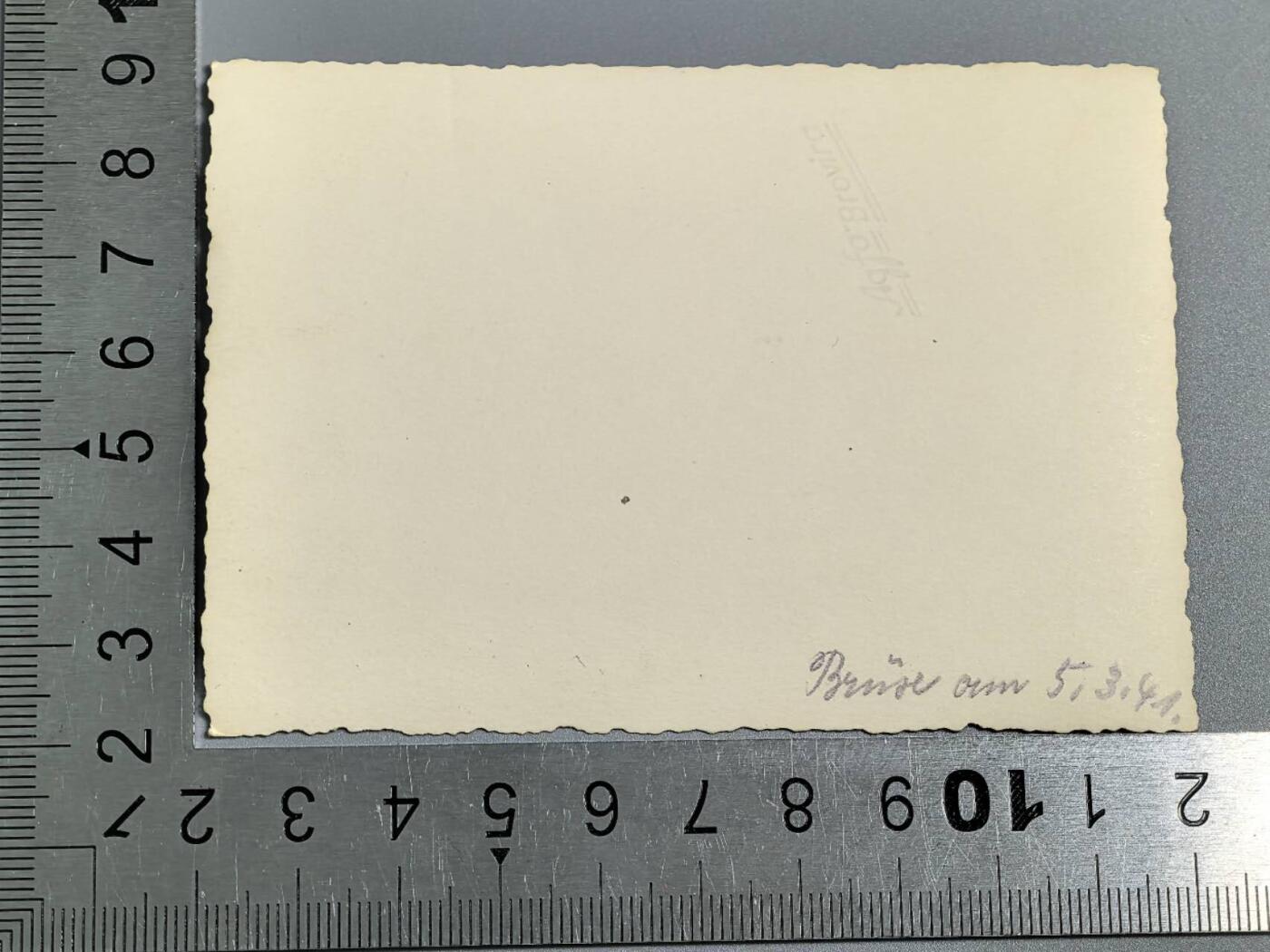 小驴勋章奖章收藏3月28日周六晚六点拍卖（珍爱和平，收藏战争，铭记历史，勿忘国耻，忠党爱国。有偿代拍，送拍规则在简介最后，参拍须阅读规则后再参拍，关系到运费包装发货时效真假辨别等关键信息，拍卖时不再发原图，看大图店主微信码在拍卖店铺介绍里） 陆军士兵98K照片