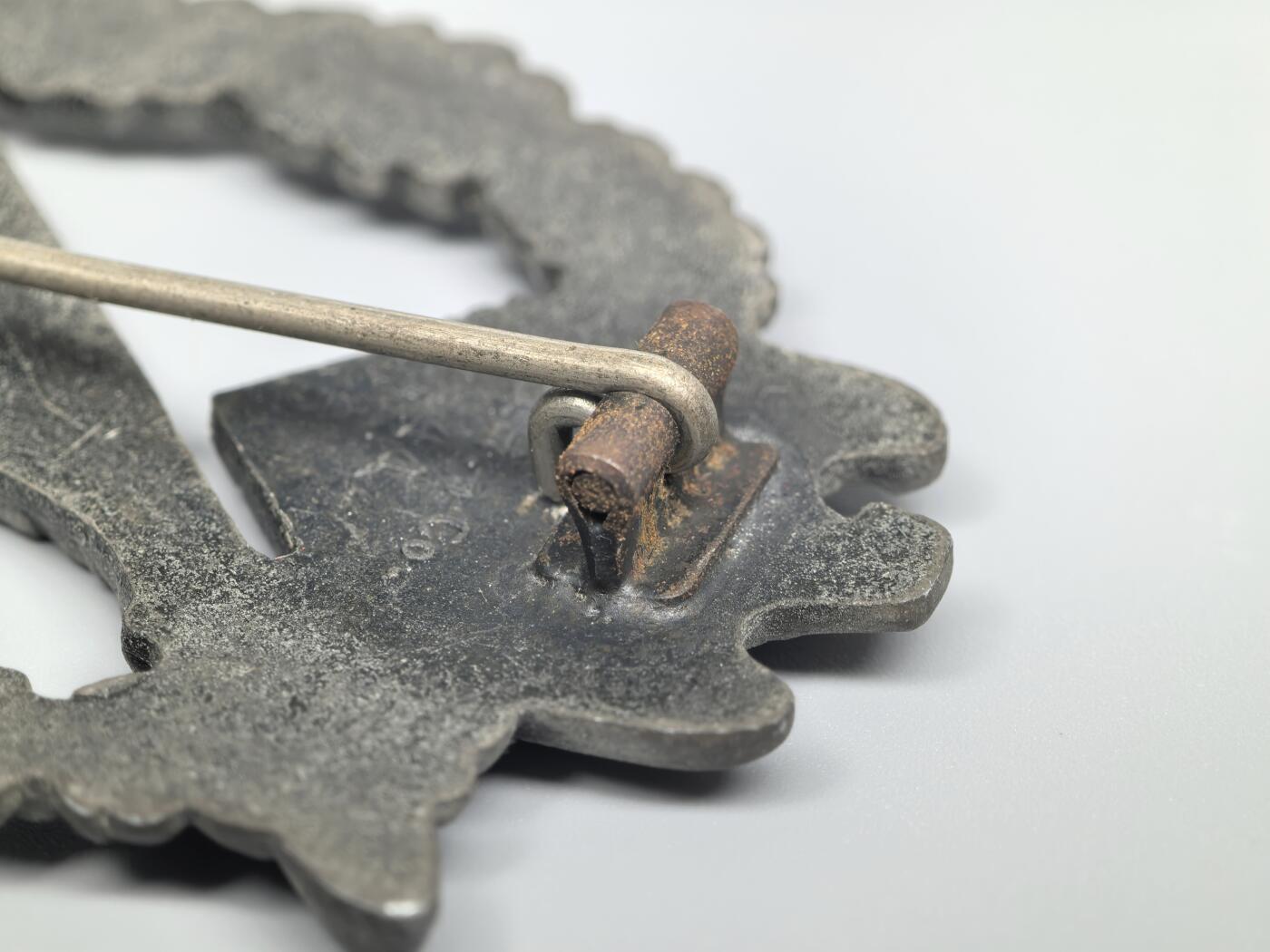 小驴勋章奖章收藏3月28日周六晚六点拍卖（珍爱和平，收藏战争，铭记历史，勿忘国耻，忠党爱国。有偿代拍，送拍规则在简介最后，参拍须阅读规则后再参拍，关系到运费包装发货时效真假辨别等关键信息，拍卖时不再发原图，看大图店主微信码在拍卖店铺介绍里）