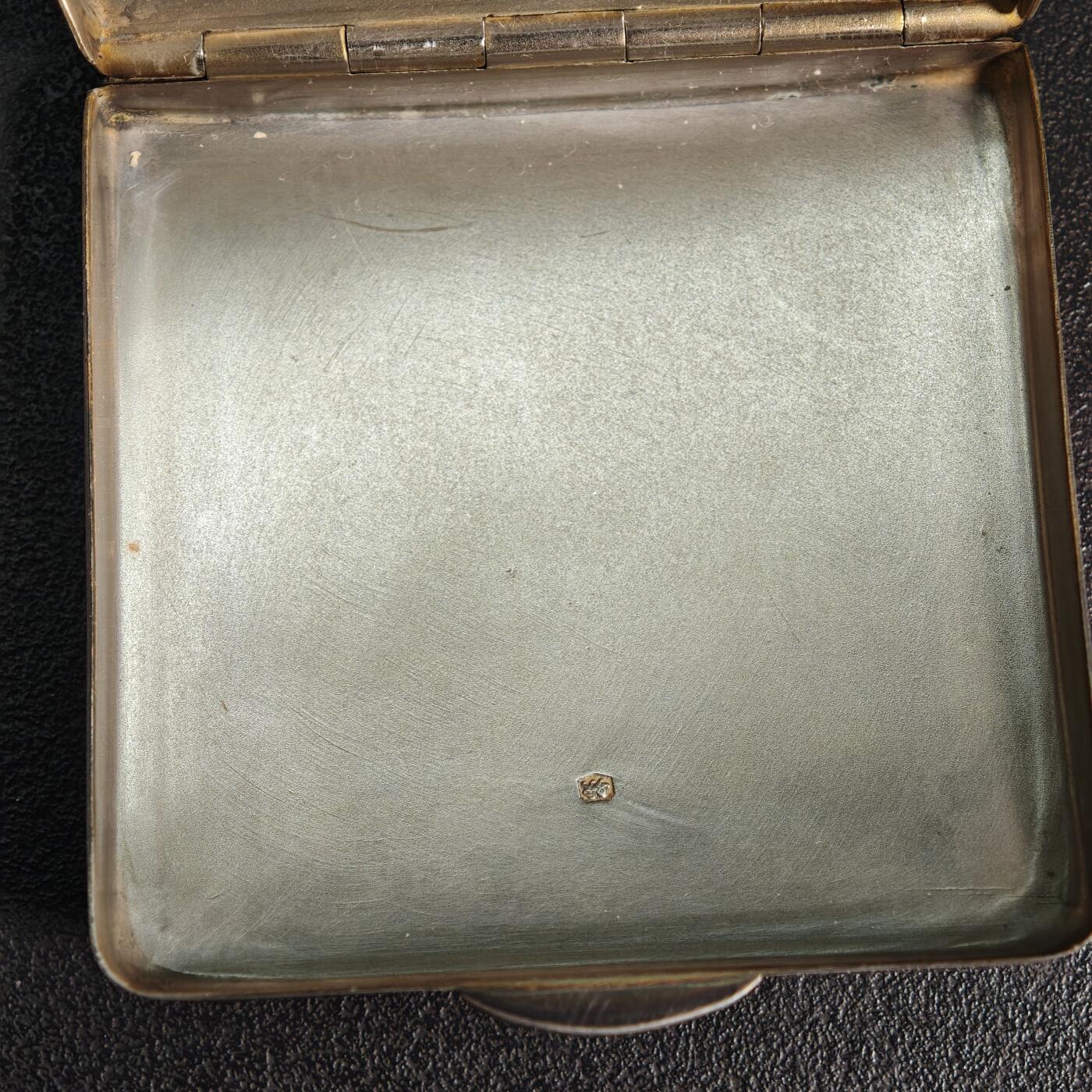 【德藏】世界币章拍卖第169期（拍品征集中~欢迎藏友联系） 1938年 英国谢菲尔德烟丝银盒 925银 银盒 原味包浆 直径约：56.5mm；重约：55.8g