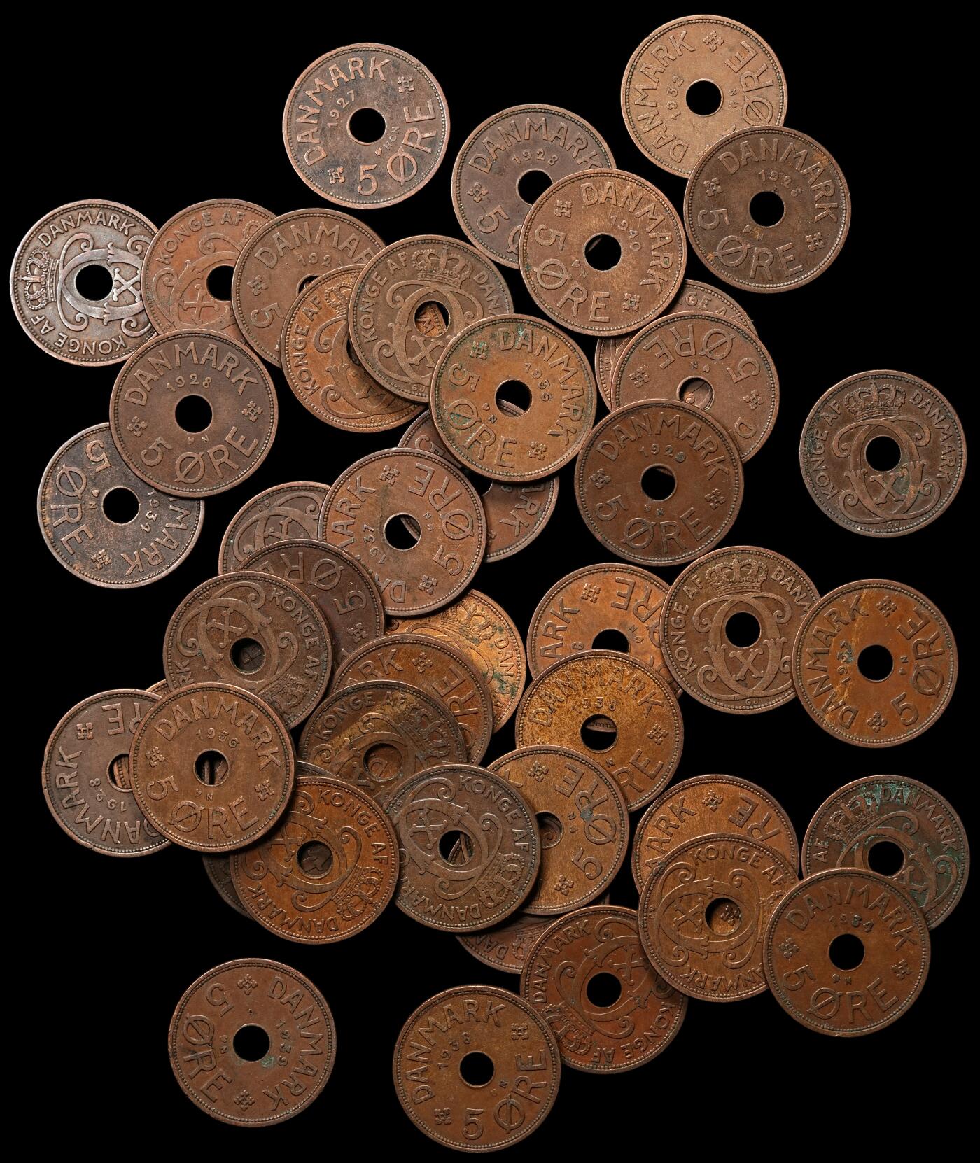 修遠堂世界钱币第109期 丹麦中孔5欧尔铜币45枚，1927-1940年