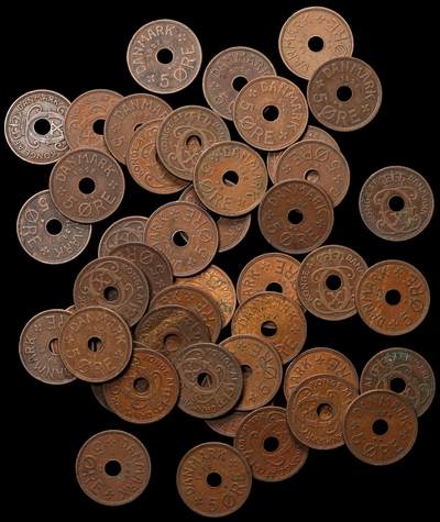 修遠堂世界钱币第109期 - 丹麦中孔5欧尔铜币45枚，1927-1940年