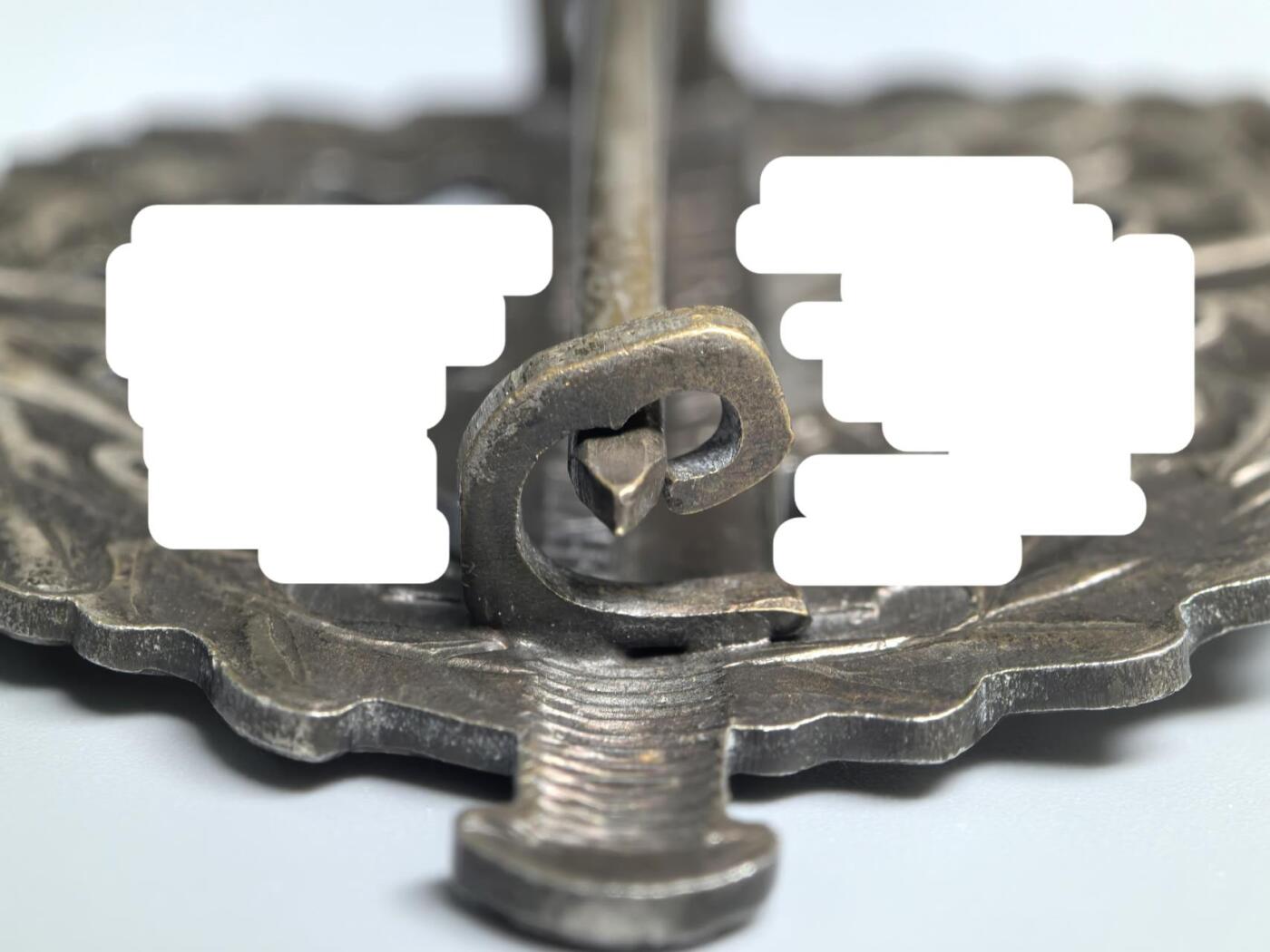 小驴勋章奖章收藏3月28日周六晚六点拍卖（珍爱和平，收藏战争，铭记历史，勿忘国耻，忠党爱国。有偿代拍，送拍规则在简介最后，参拍须阅读规则后再参拍，关系到运费包装发货时效真假辨别等关键信息，拍卖时不再发原图，看大图店主微信码在拍卖店铺介绍里） 得三SA银级体能奖章，背打KARL HENSLER, PFORZHEIM厂标（RZM M1/6厂），磁性金属镀铜章体铜质别杆组合镀银，好品，比铜级少见太多了