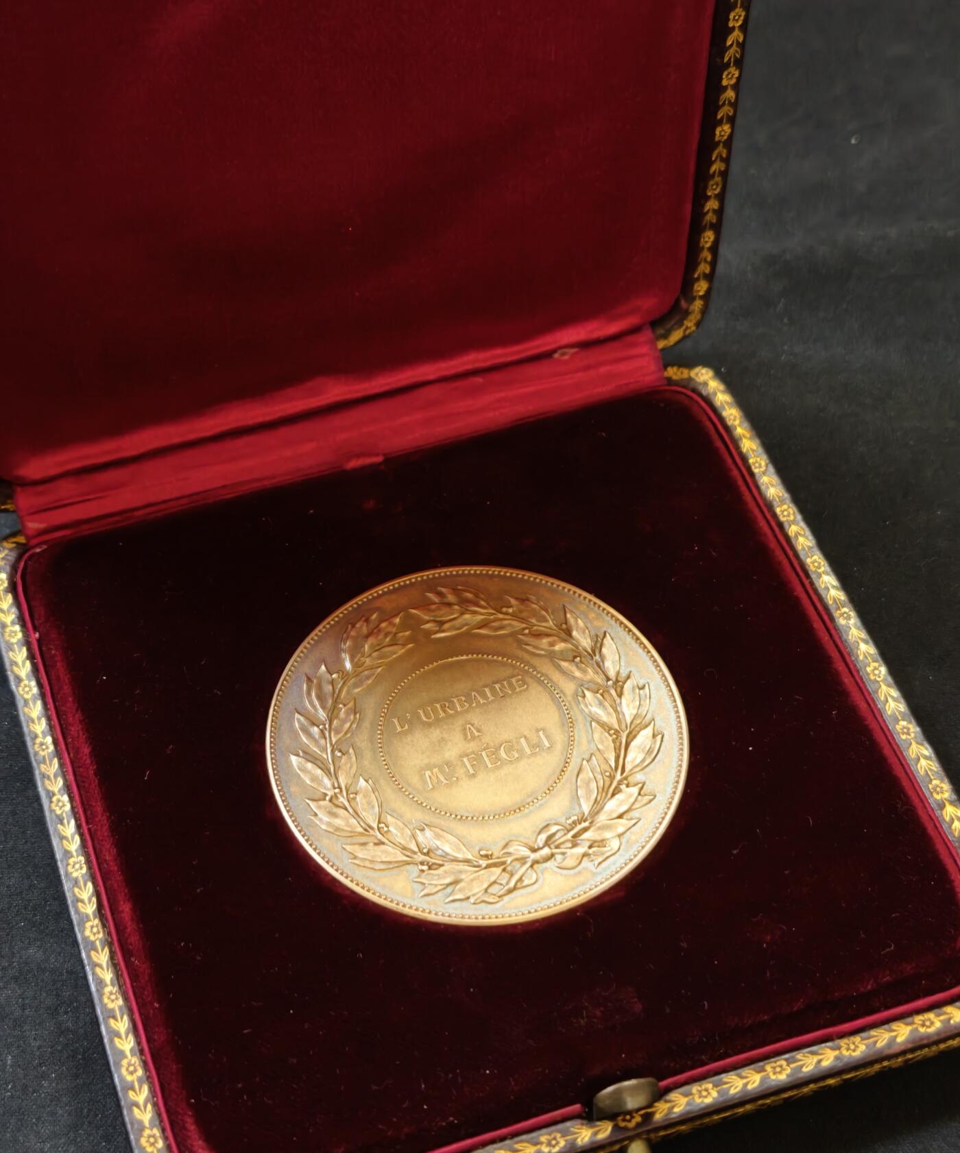 “方寸甄品”甄品场，甄臻铺-世界币章拍卖（第57期，直播拍卖），送拍享返佣金等优惠多多 法国L'Urbaine城市人寿保险公司鎏金银章，由H. Dubois大师制作，正面刻有城堡和橄榄枝图案，背面环绕月桂花环，中心刻有