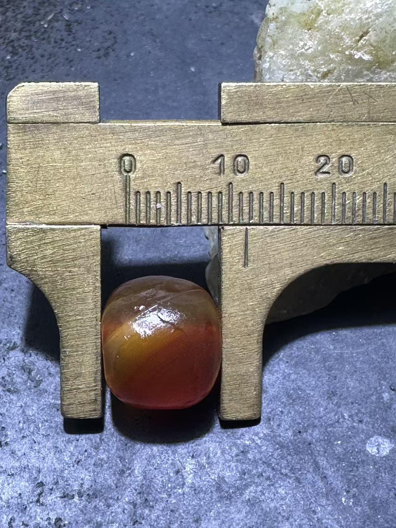 精美冰透高玉化风化纹缠丝玛瑙老形桶珠一颗