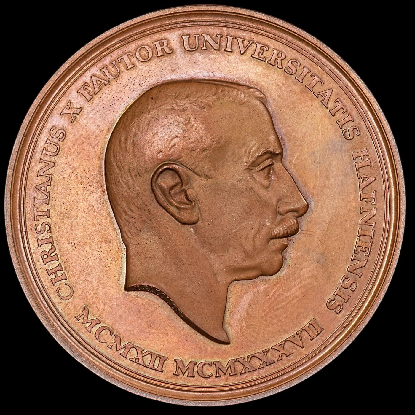 修遠堂世界钱币第109期  哥本哈根大学克里斯蒂安十世纪念铜章（1937 年），55.13mm，65.89g
