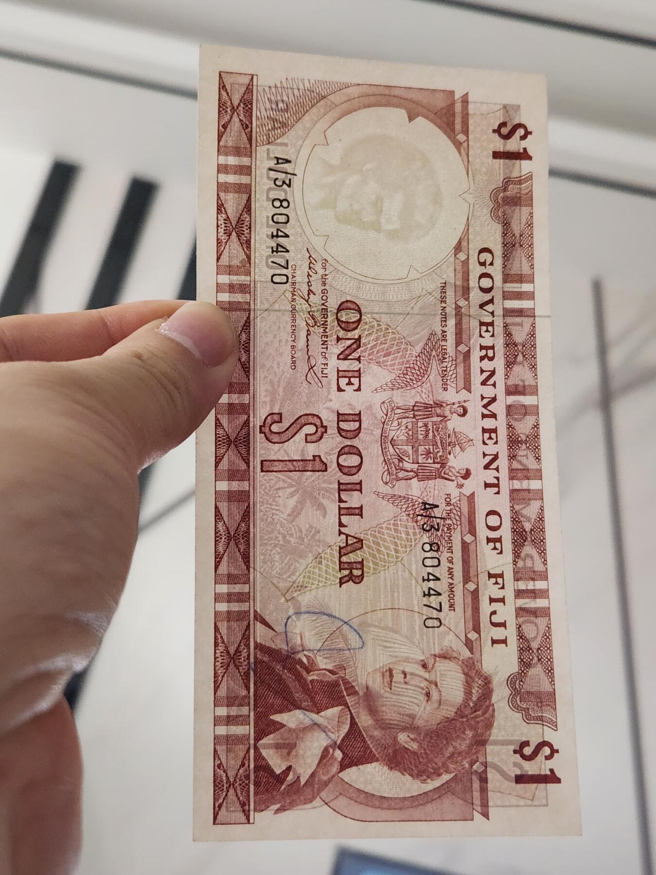 3月27号晚上8点 外国纸币自动截拍第46场 A/3 斐济1元 极美品