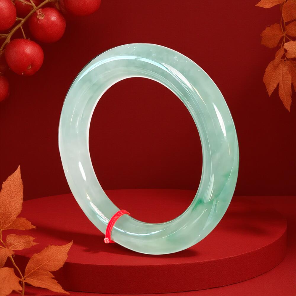 碧月说宝 君子怀瑾·当代和田玉清风专场(六) 冰种翡翠飘绿圆条手镯