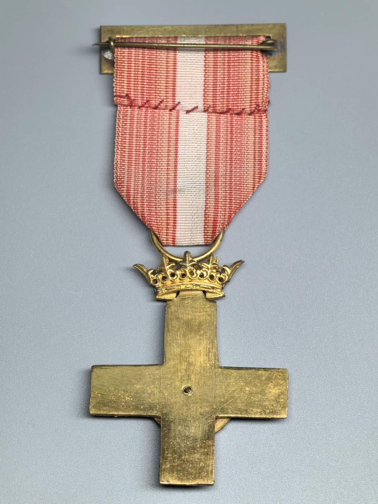 小驴勋章奖章收藏3月28日周六晚六点拍卖（珍爱和平，收藏战争，铭记历史，勿忘国耻，忠党爱国。有偿代拍，送拍规则在简介最后，参拍须阅读规则后再参拍，关系到运费包装发货时效真假辨别等关键信息，拍卖时不再发原图，看大图店主微信码在拍卖店铺介绍里）