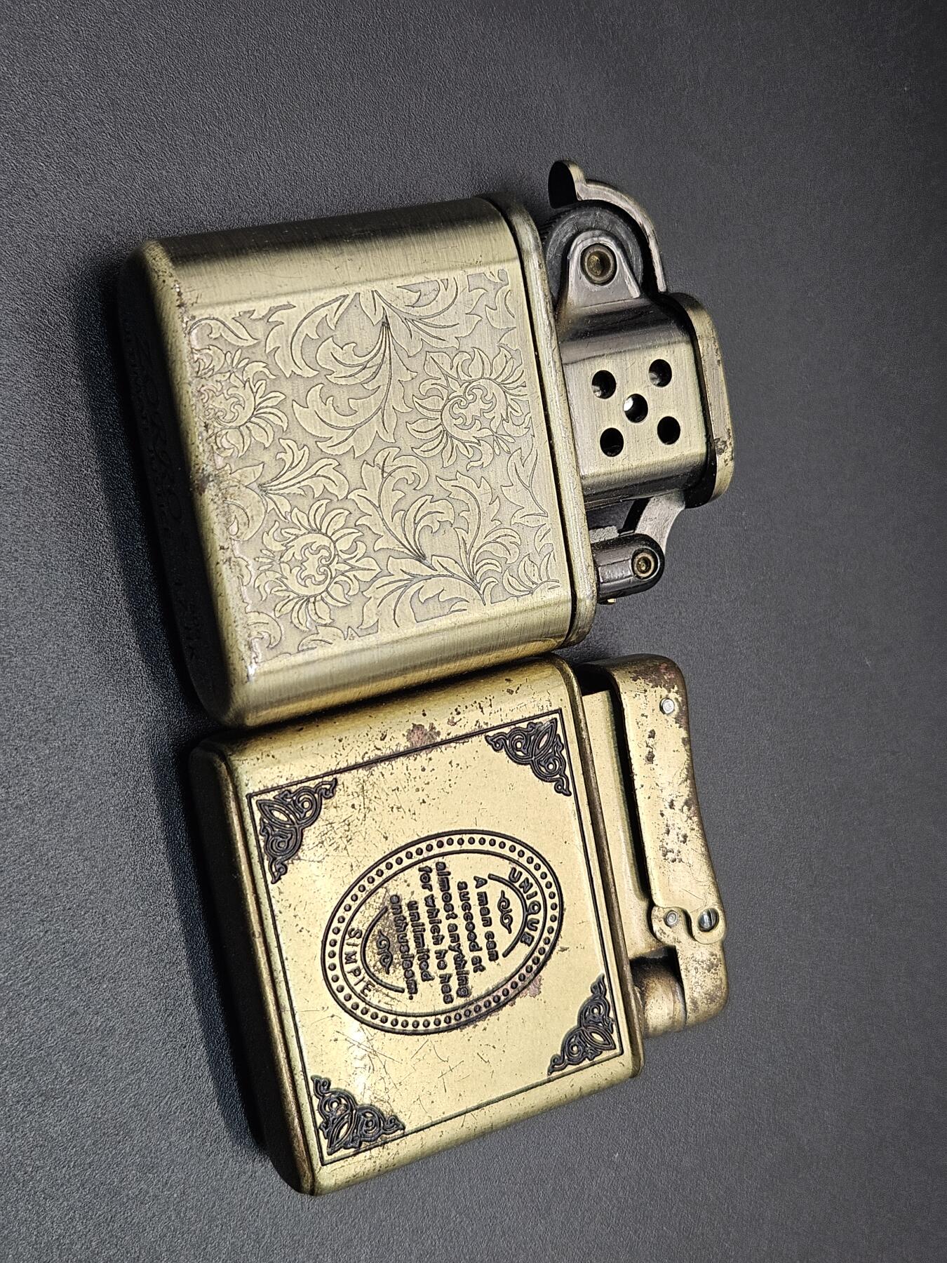 0元起拍勋章 第342期 咸鱼国勋章拍卖专场 3月29日（周日）下午6：00开始 老式煤油打火机两个 加油可正常使用，其他具体不明自行判断