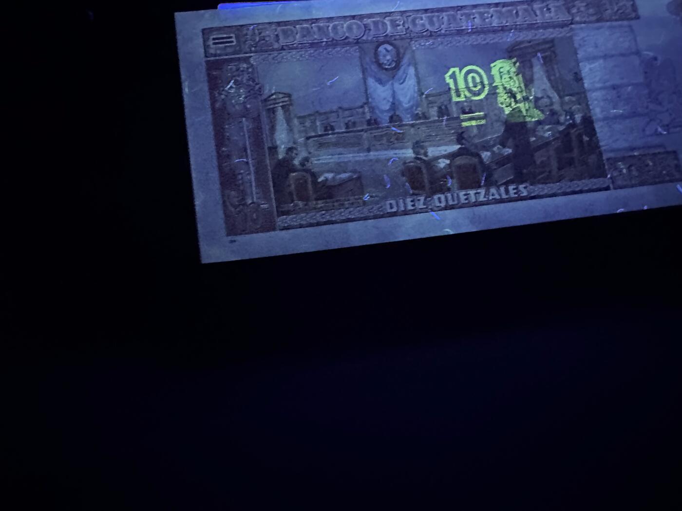 《外钞收藏家》第六百二十一期（精选场）（长期征集拍品、欢迎藏友们联系合作） 巴西20里亚尔AU+危地马拉5-20面额4张全新（10有潮斑）