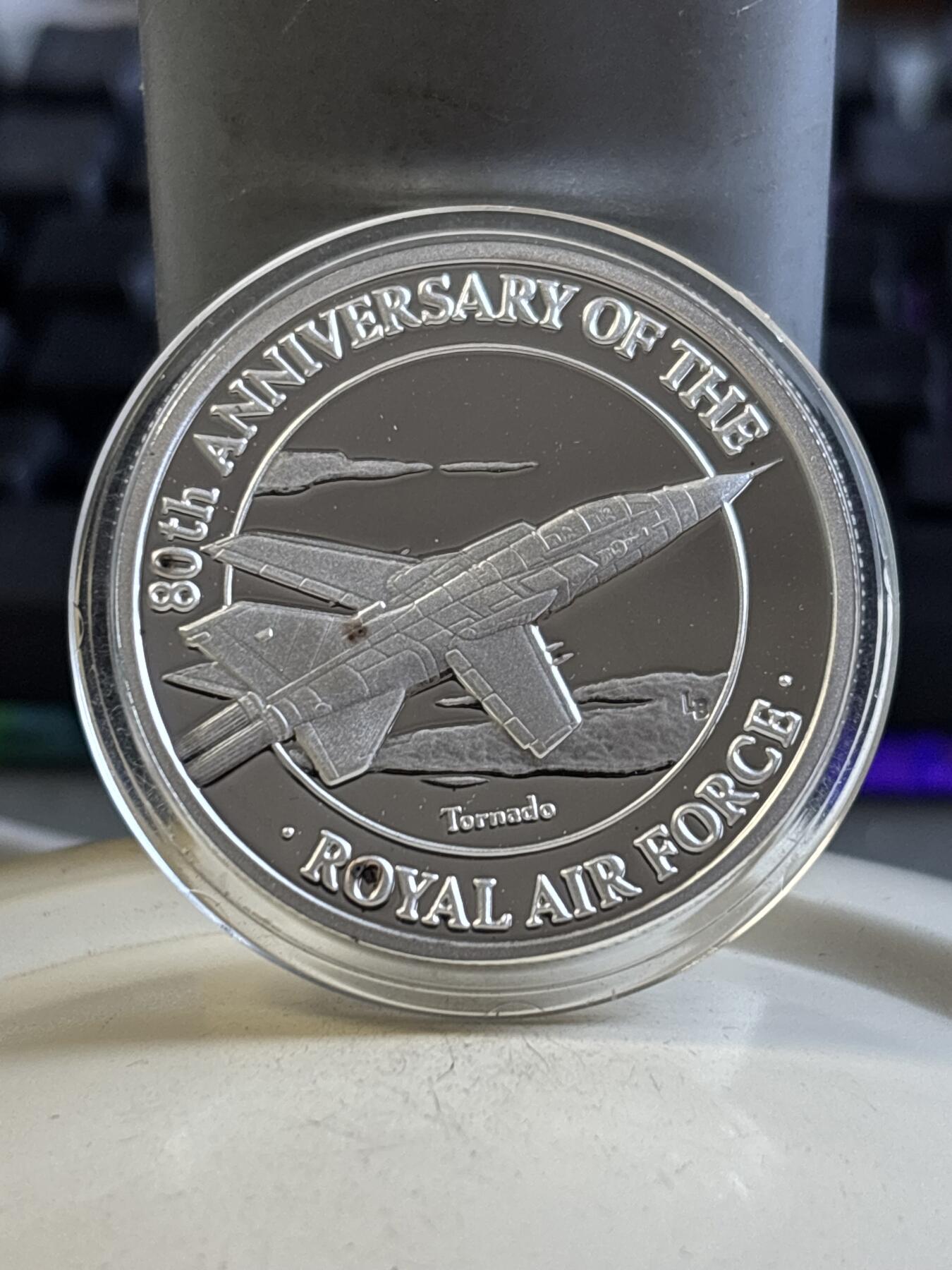 第195期拍卖 特克斯和凯科斯1998年皇家空军之战斗机28.28克纪念银币，999银，38.61毫米，有黑点