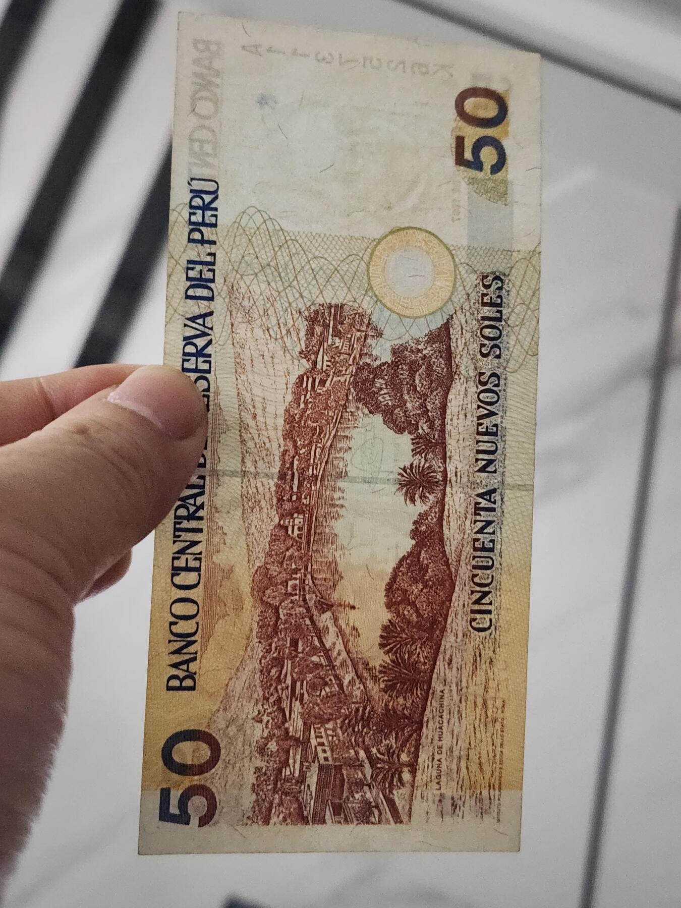 3月27号晚上8点 外国纸币自动截拍第46场 秘鲁1997年10-20-50几乎全新一套 早期年份极少