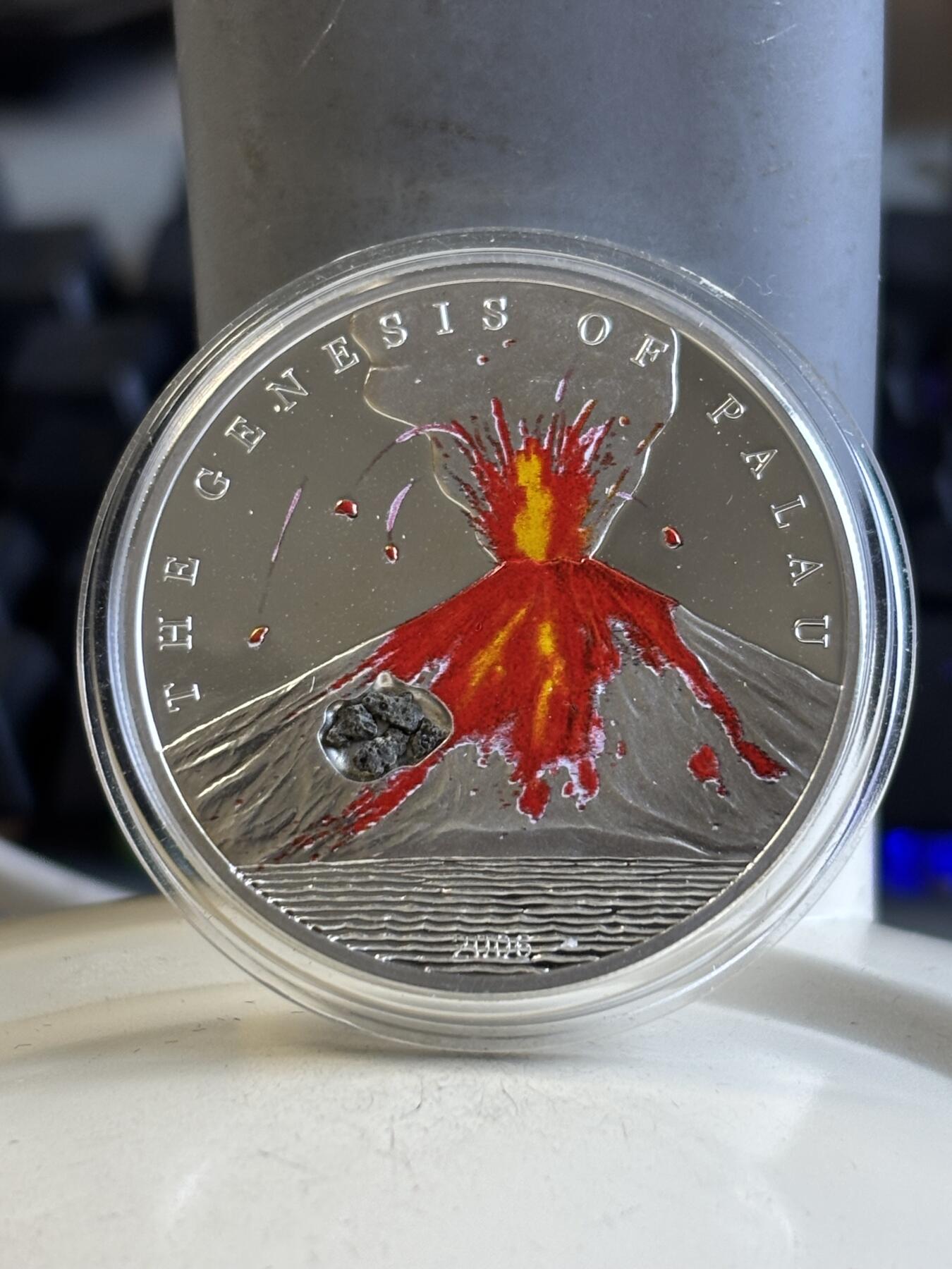 第195期拍卖 帕劳2006年镶嵌皮拉博图火山爆发岩25克银币，925银，发行2500枚