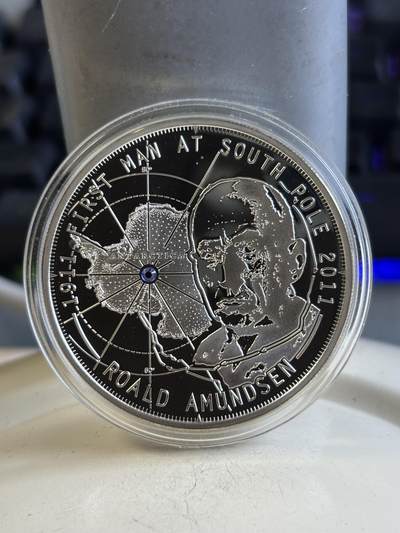 第195期拍卖 - 托克劳群岛2011年纪念人类探险南极点百年镶嵌水晶银币，25克，925银，发行量2500枚